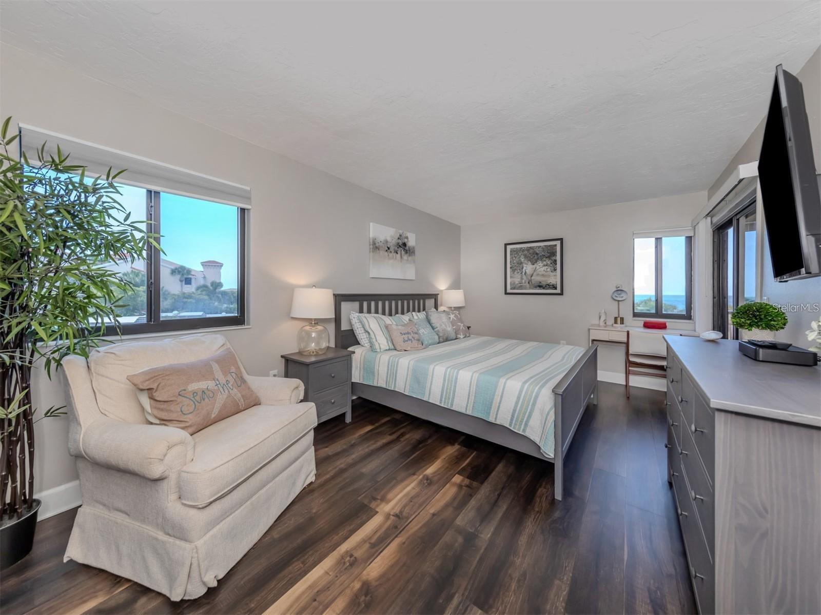 MACARTHUR BEACH - Residential