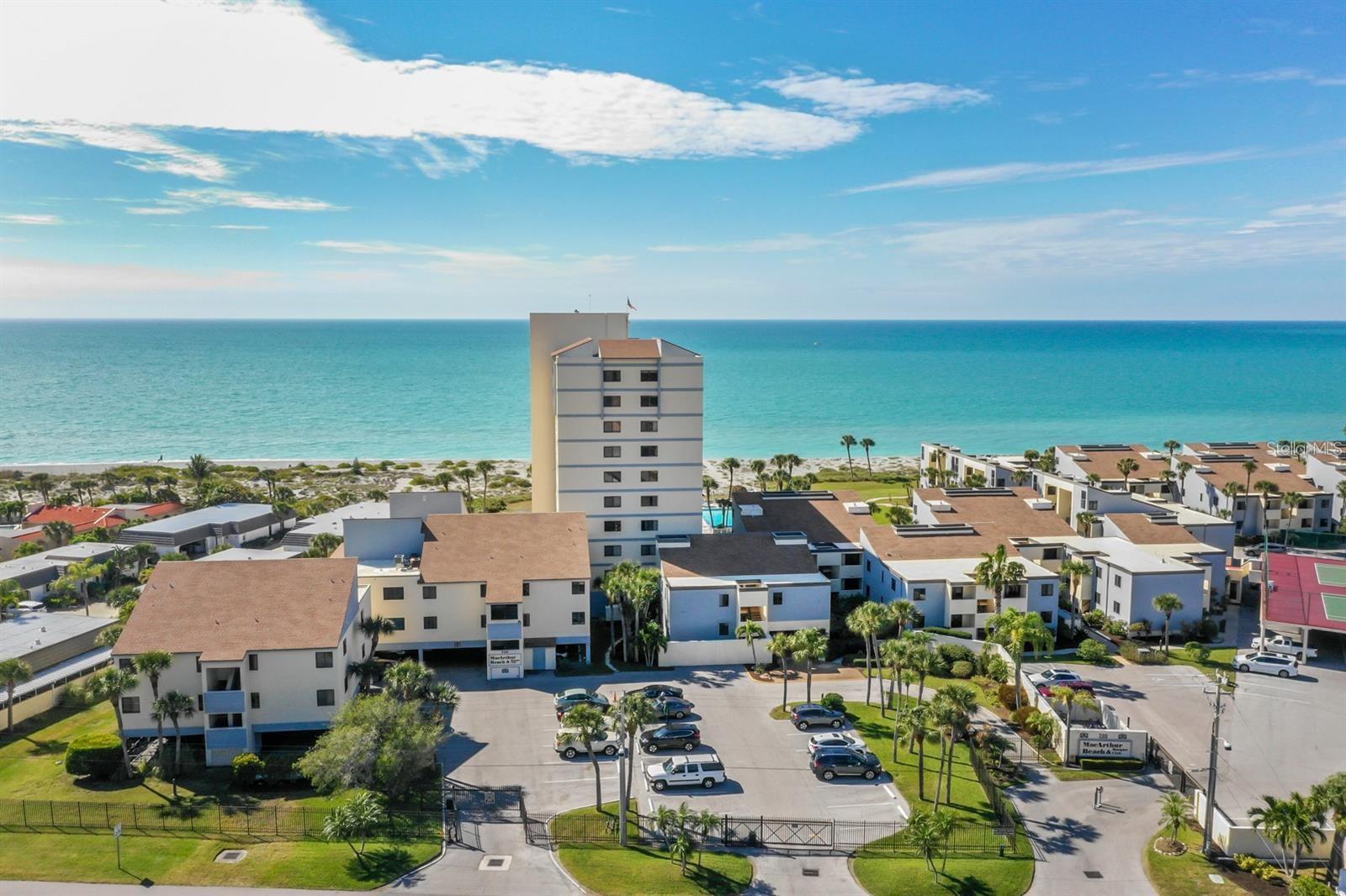 MACARTHUR BEACH - Residential