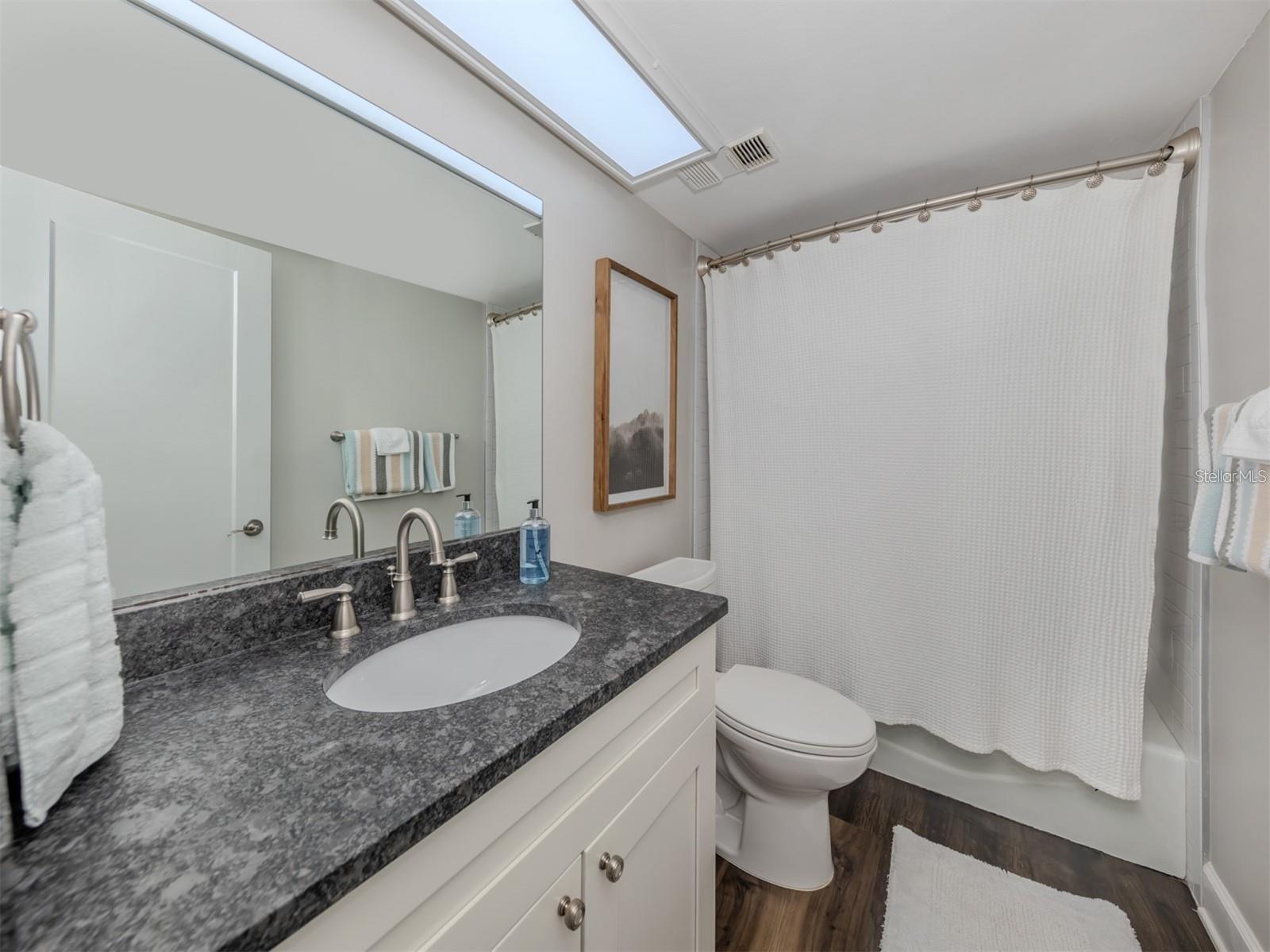 MACARTHUR BEACH - Residential