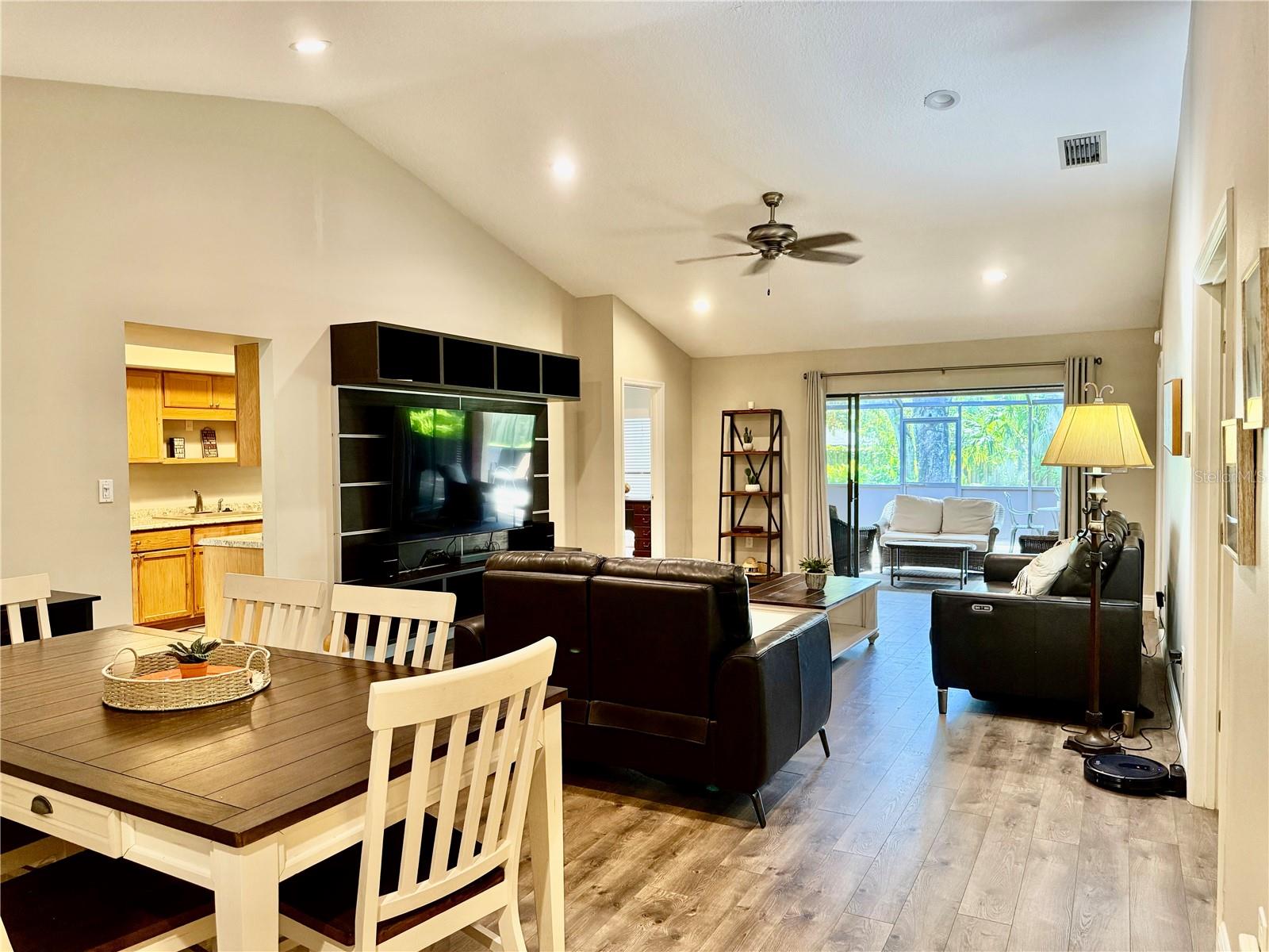 4689 OAK FOREST DRIVE E 1