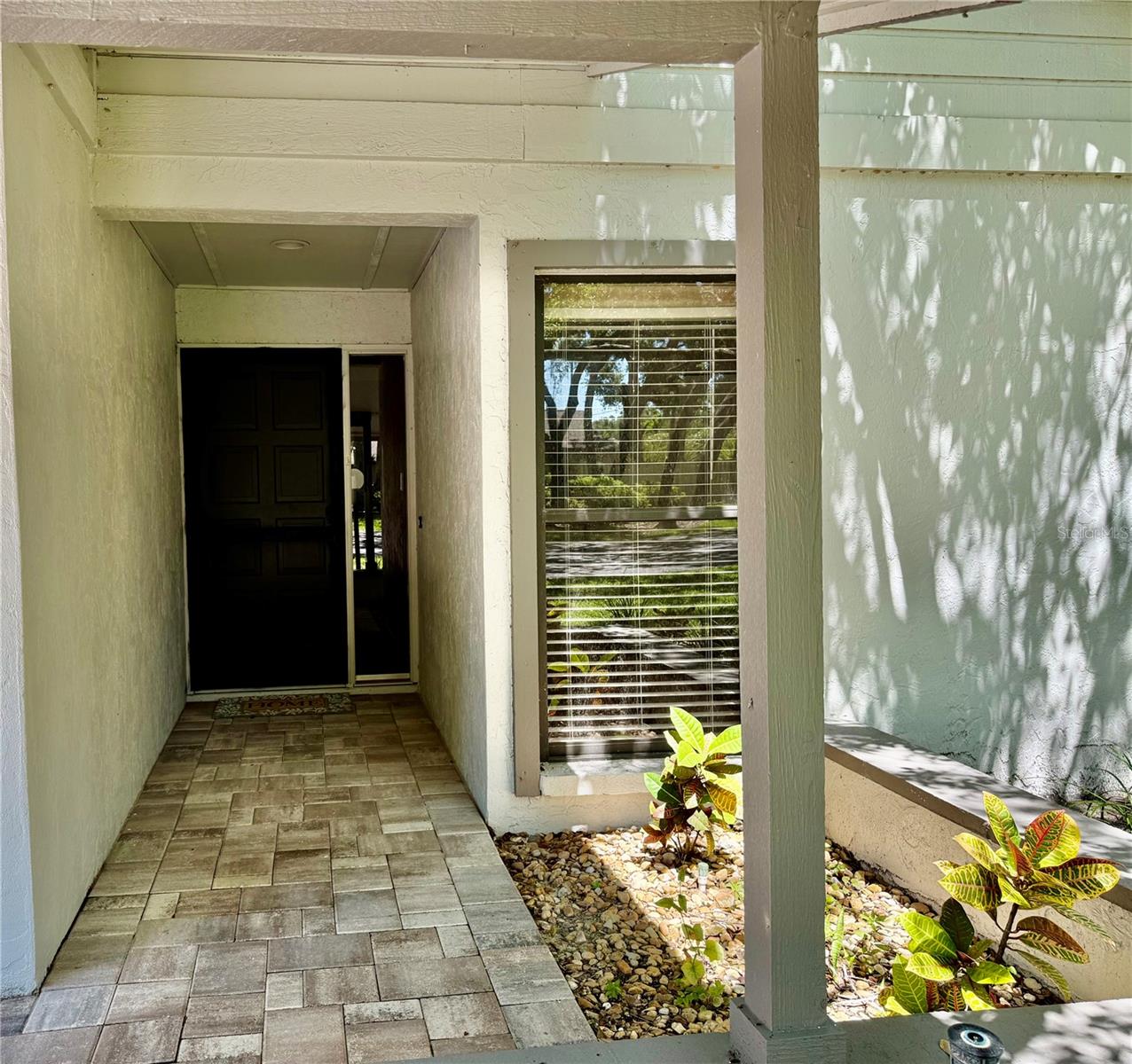 4689 OAK FOREST DRIVE E 1