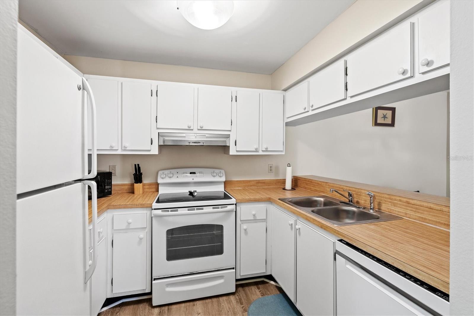 3275 BENEVA ROAD 104