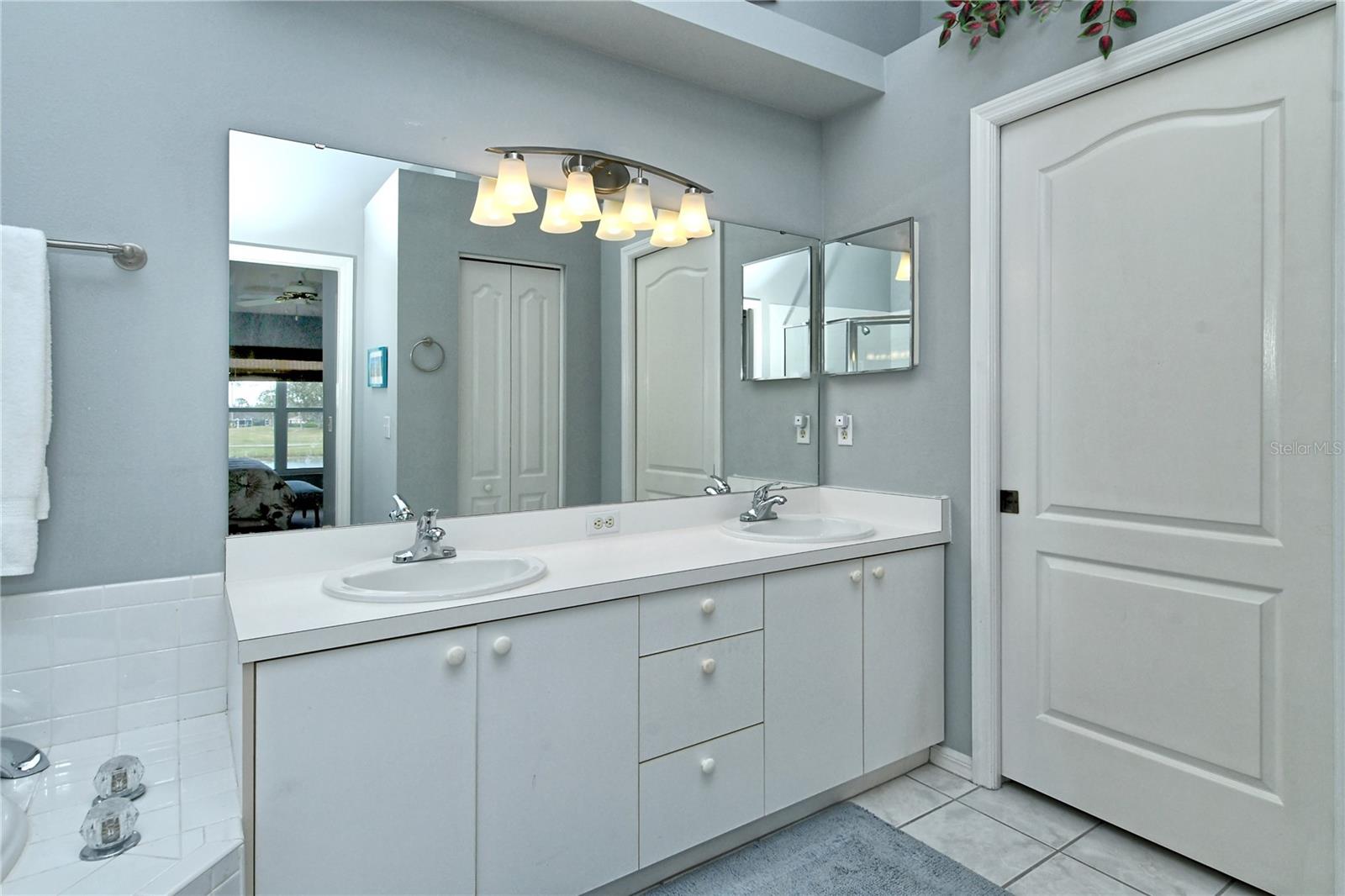 HERITAGE OAKS GOLF & COUNTRY CLUB - Residential