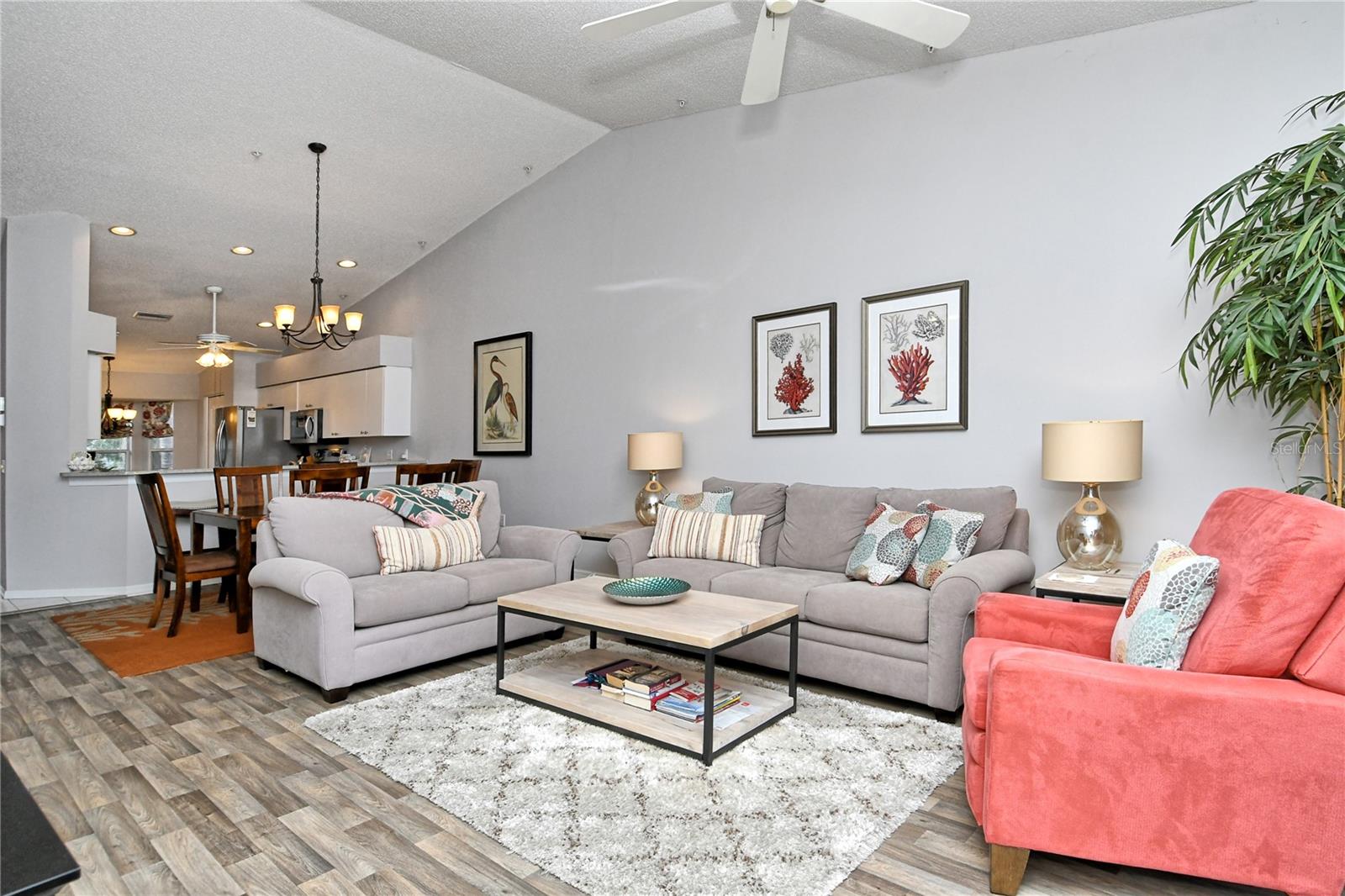 HERITAGE OAKS GOLF & COUNTRY CLUB - Residential