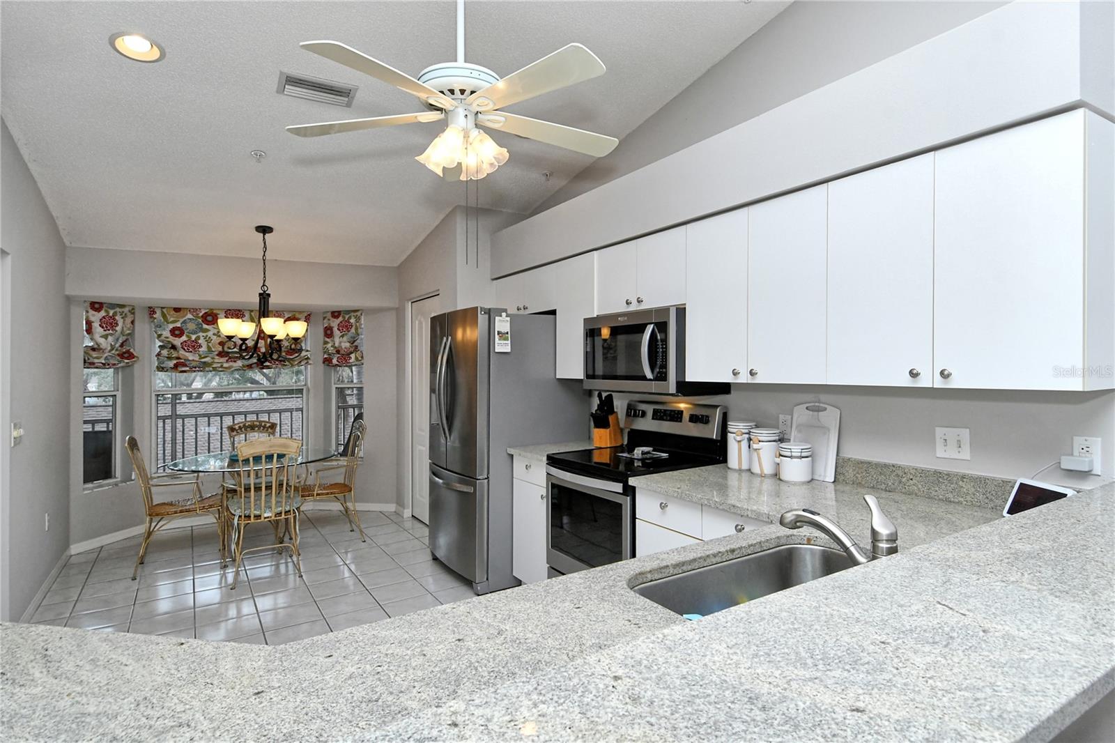 HERITAGE OAKS GOLF & COUNTRY CLUB - Residential