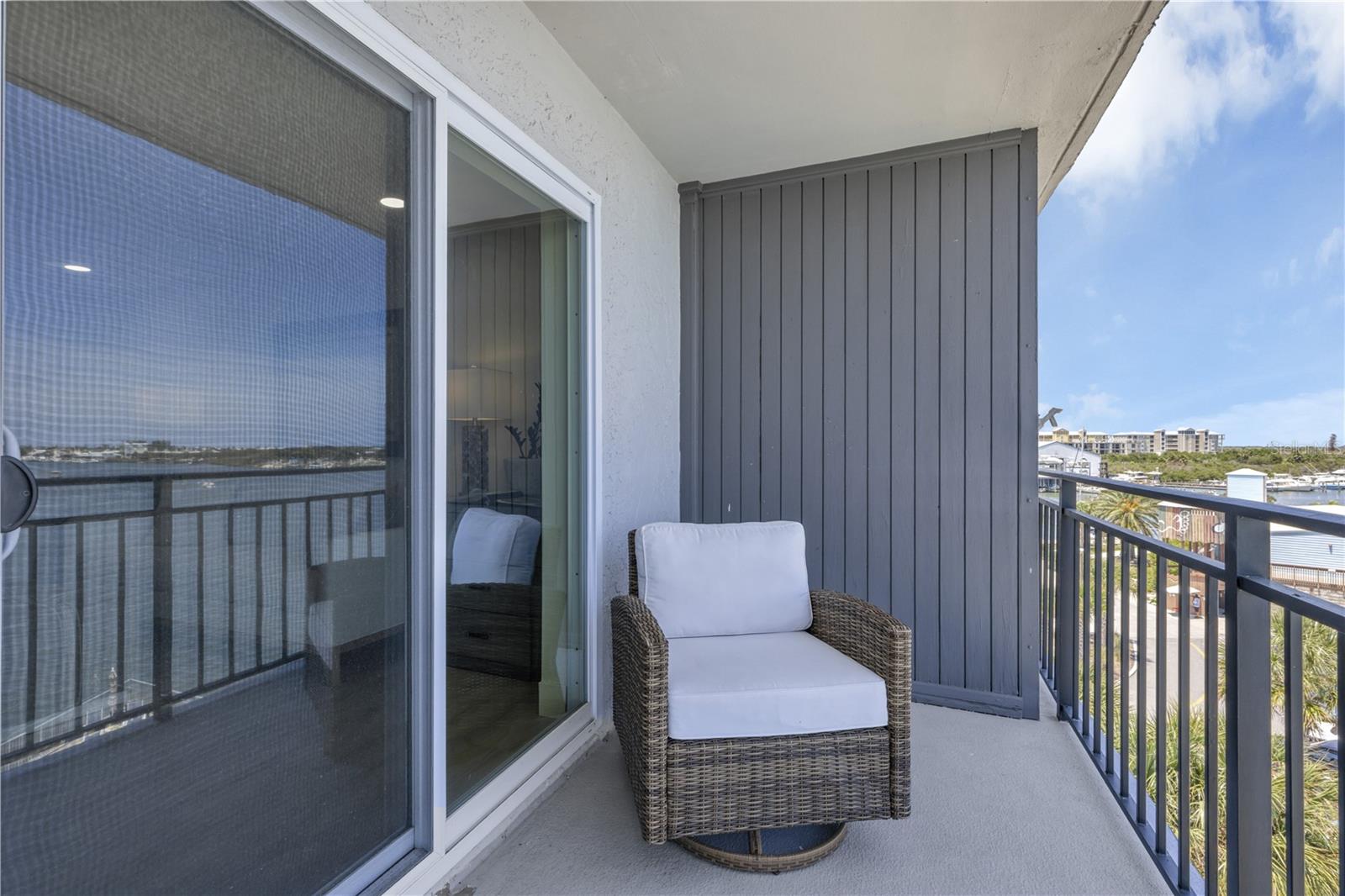 CAPTAINS QUARTERS - Residential