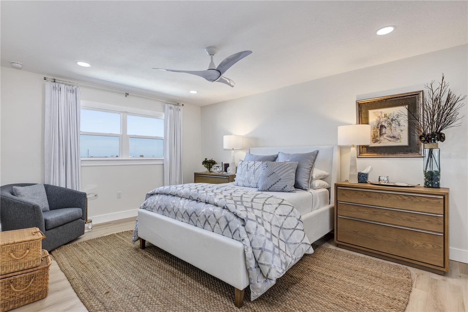 CAPTAINS QUARTERS - Residential