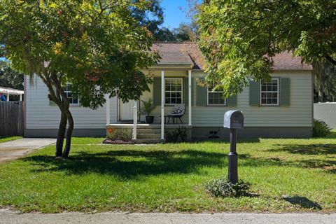 Photo of 606 Fern Street, Palatka, FL 32177 (MLS # FC313451) Photo of 606 Fern Street, Palatka, FL 32177 (MLS # FC313451)