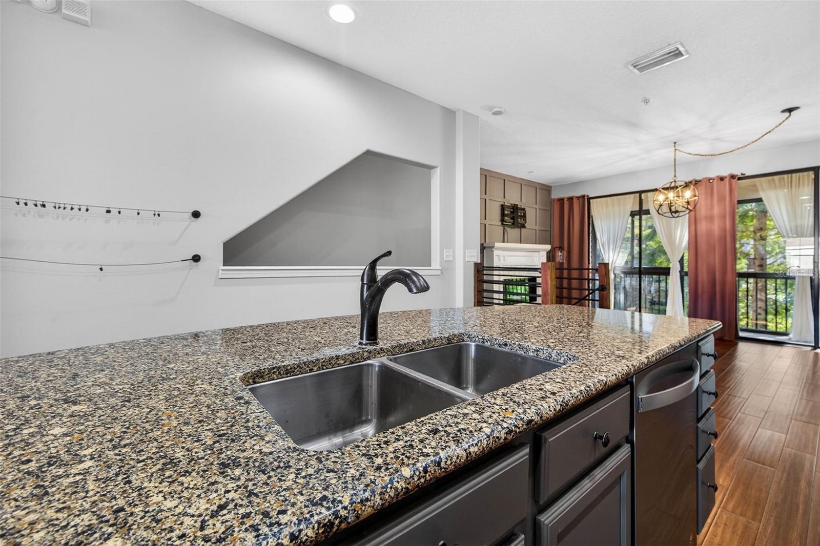 TOWNHOMES AT PELICAN POINTE - Residential