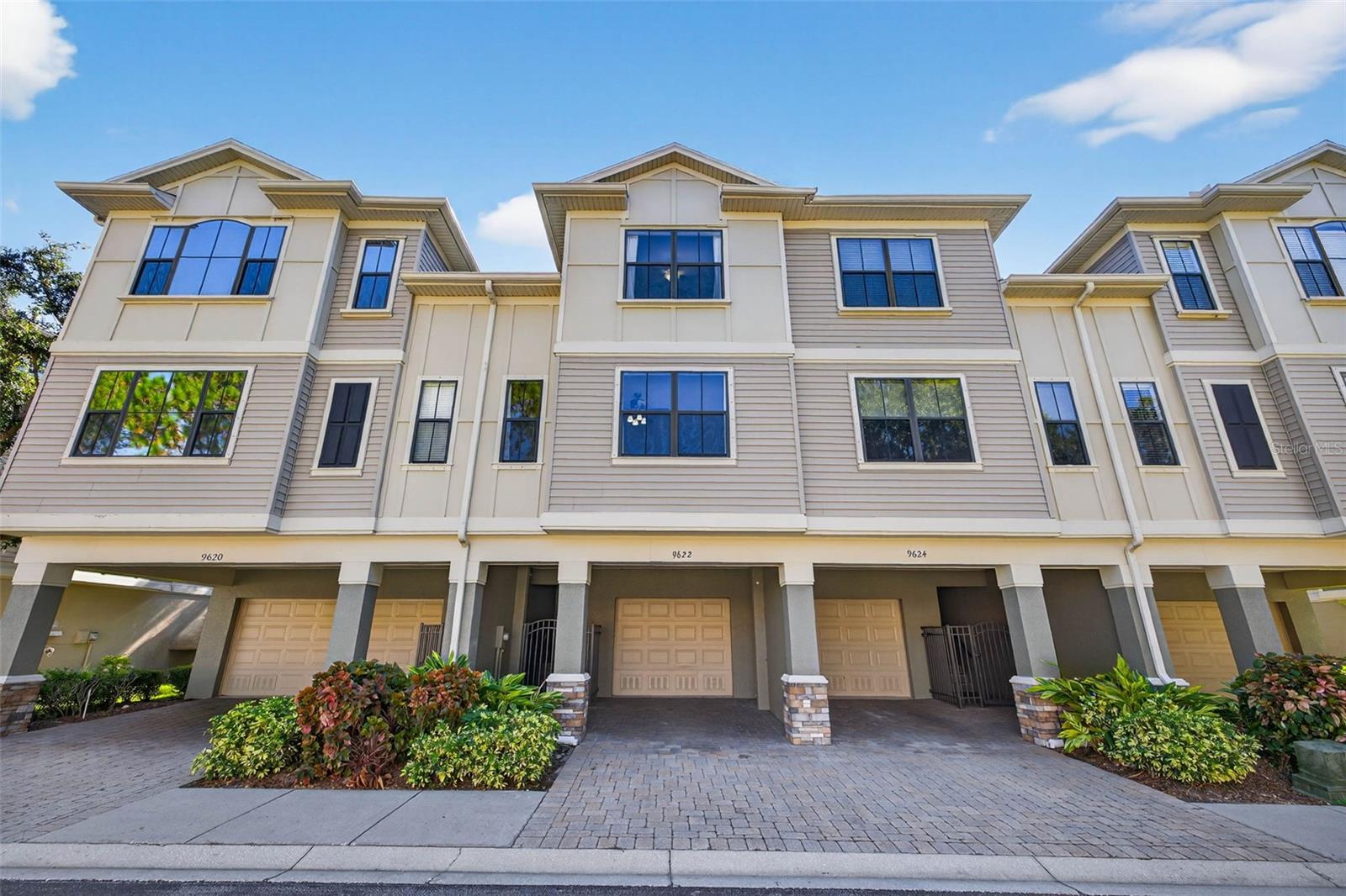 TOWNHOMES AT PELICAN POINTE - Residential