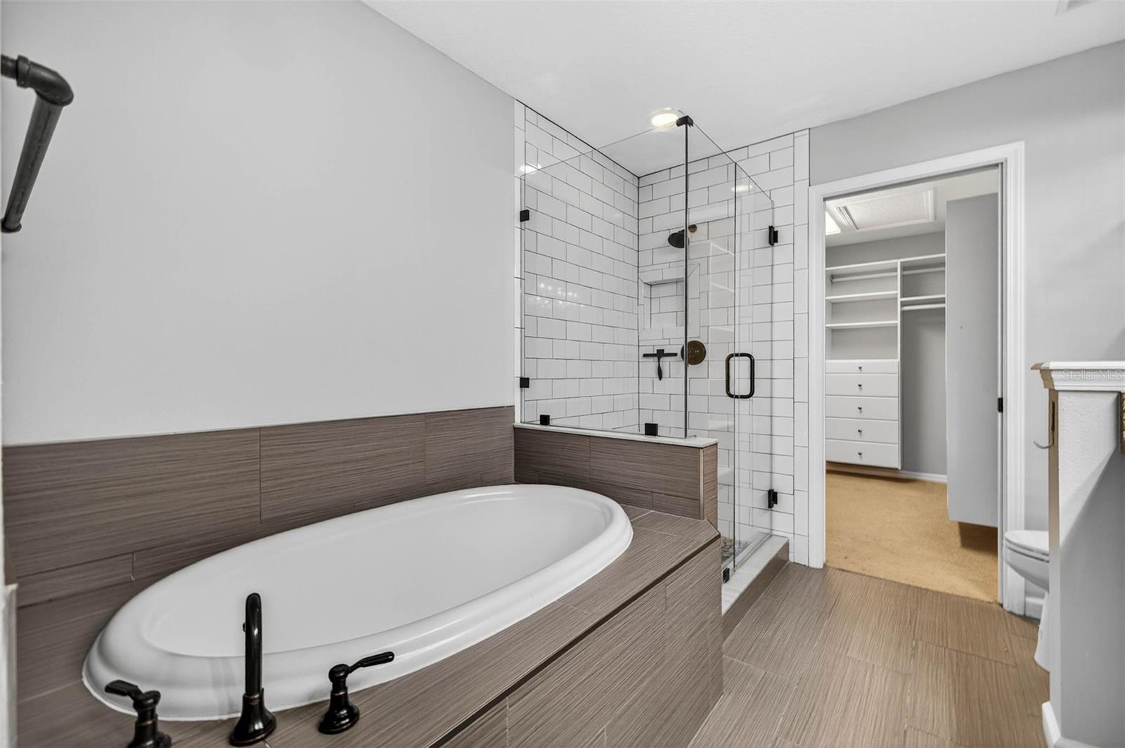TOWNHOMES AT PELICAN POINTE - Residential