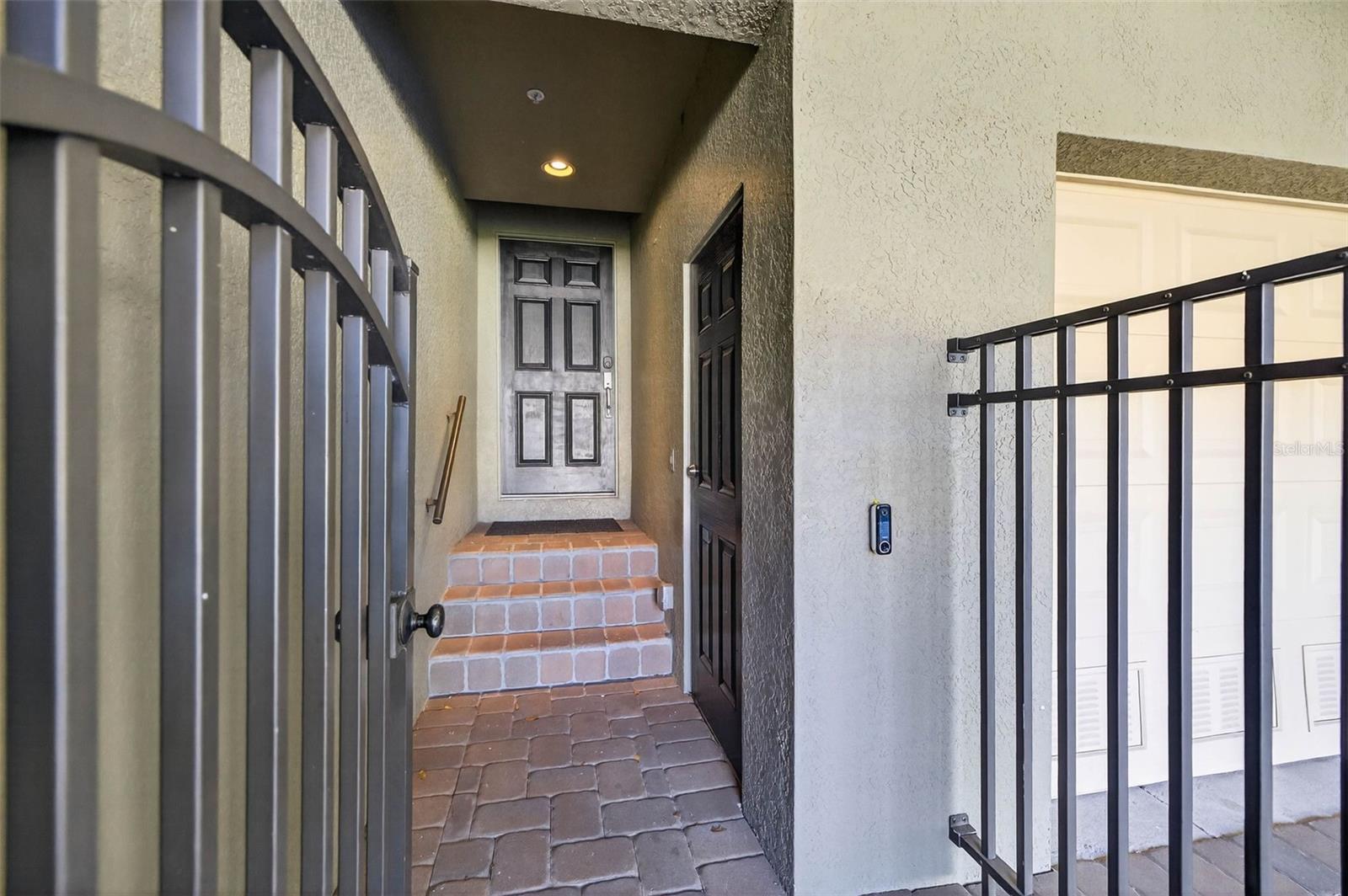 TOWNHOMES AT PELICAN POINTE - Residential