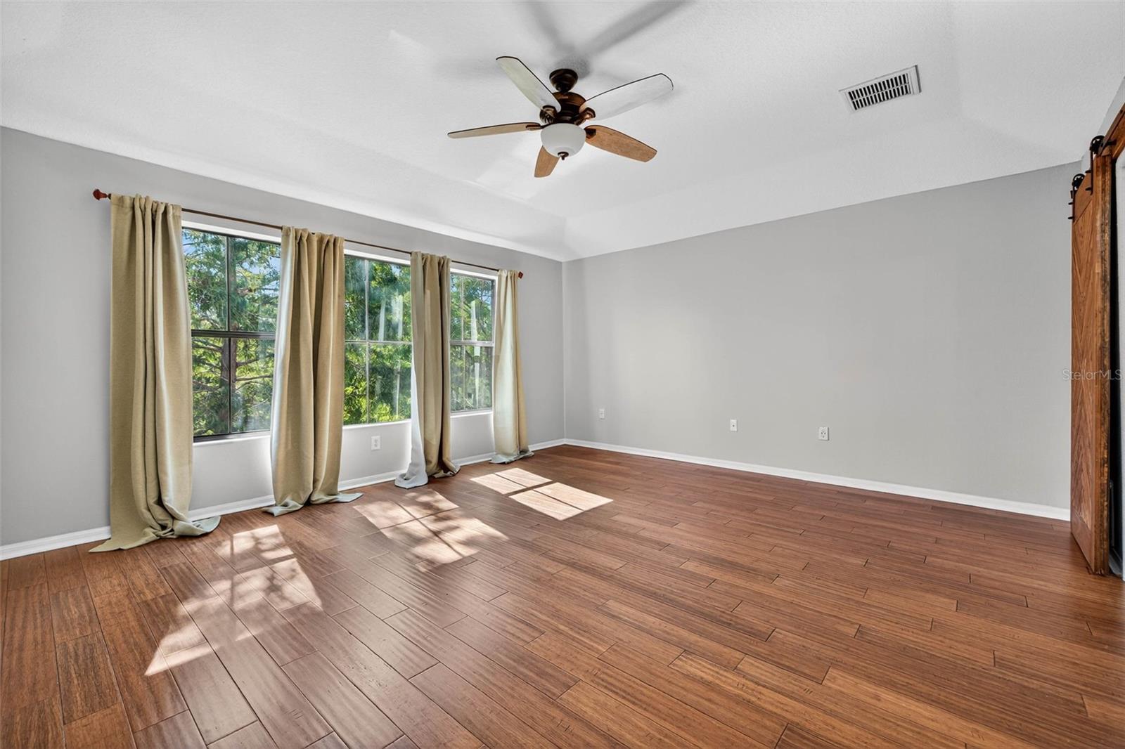 TOWNHOMES AT PELICAN POINTE - Residential