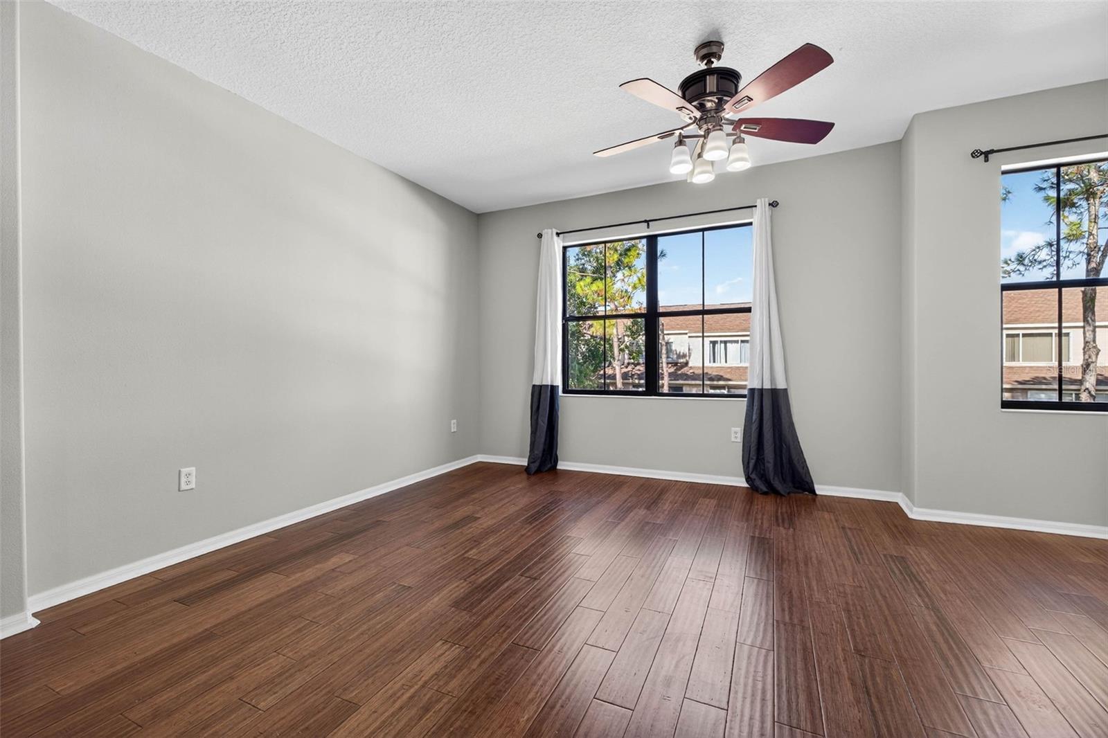 TOWNHOMES AT PELICAN POINTE - Residential