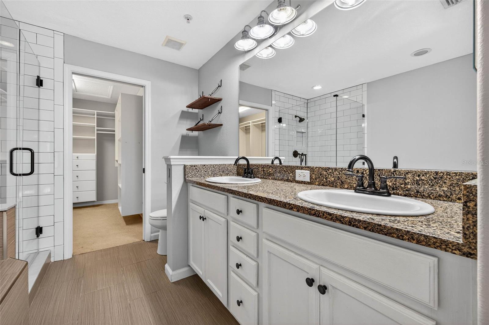 TOWNHOMES AT PELICAN POINTE - Residential