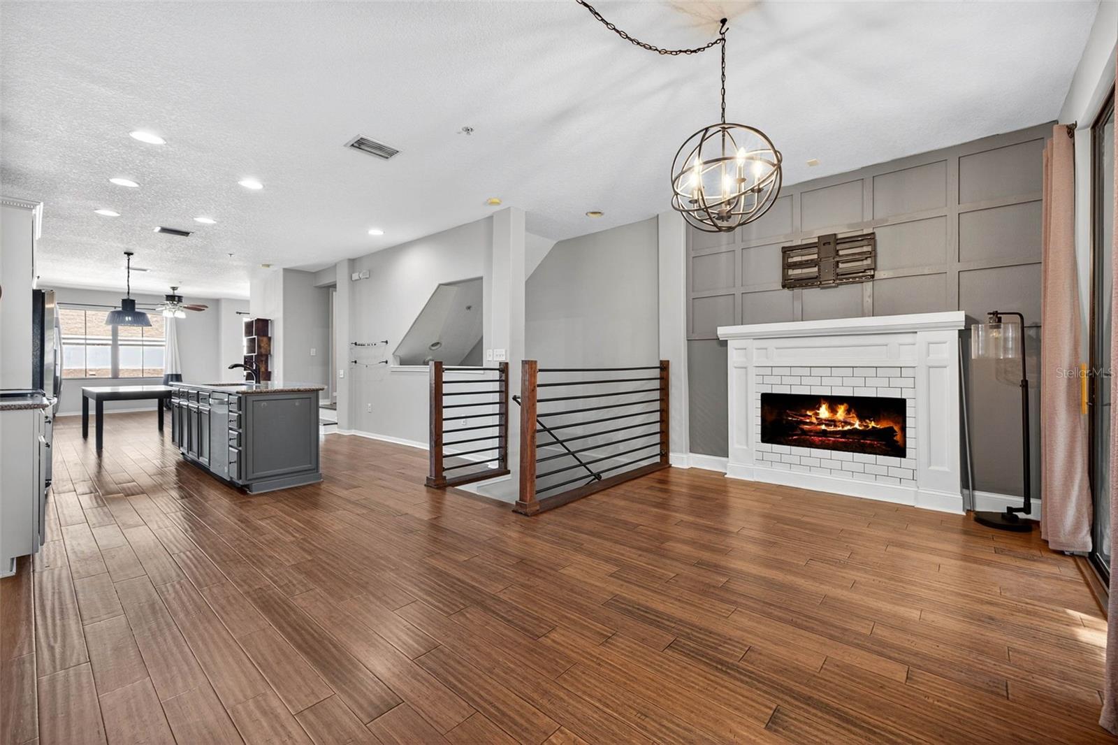 TOWNHOMES AT PELICAN POINTE - Residential