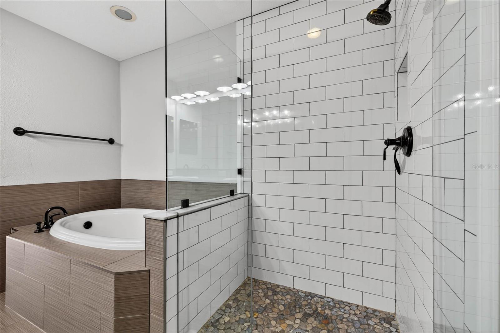 TOWNHOMES AT PELICAN POINTE - Residential