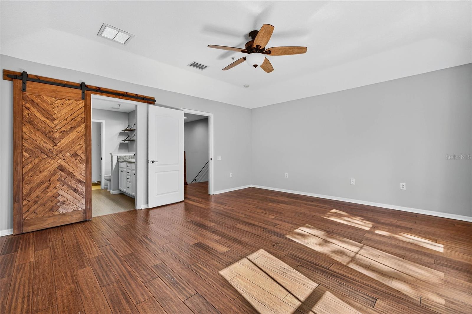 TOWNHOMES AT PELICAN POINTE - Residential