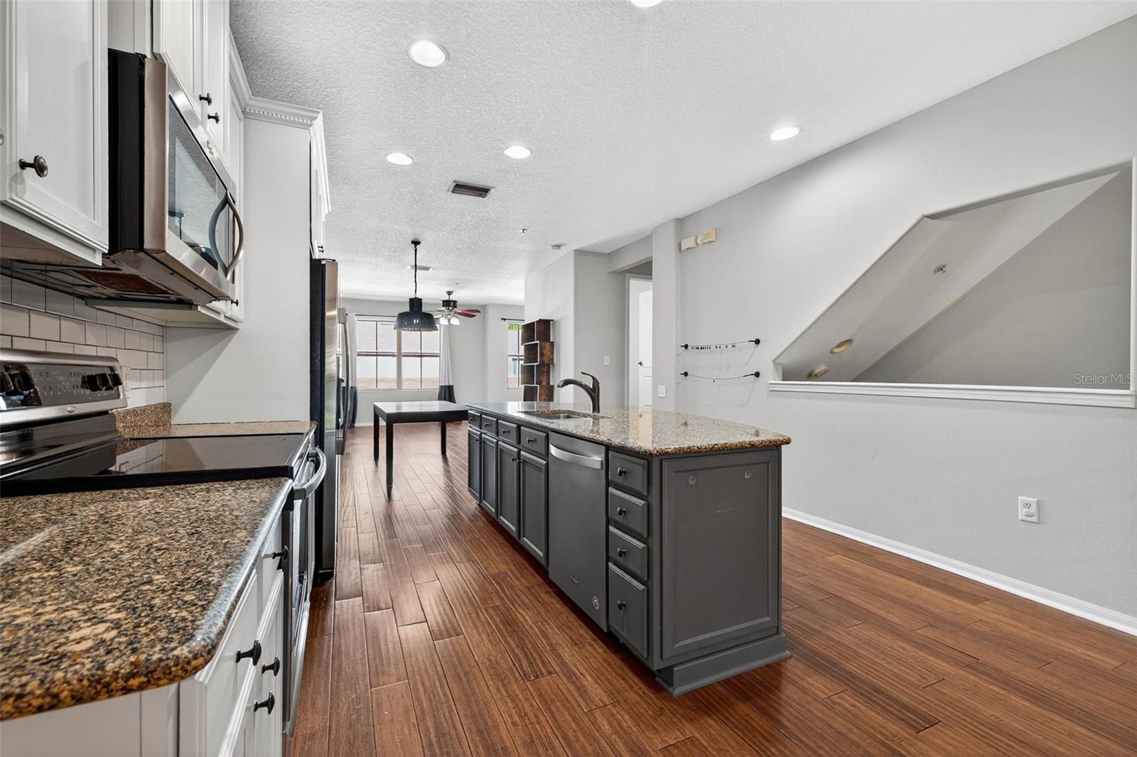 TOWNHOMES AT PELICAN POINTE - Residential