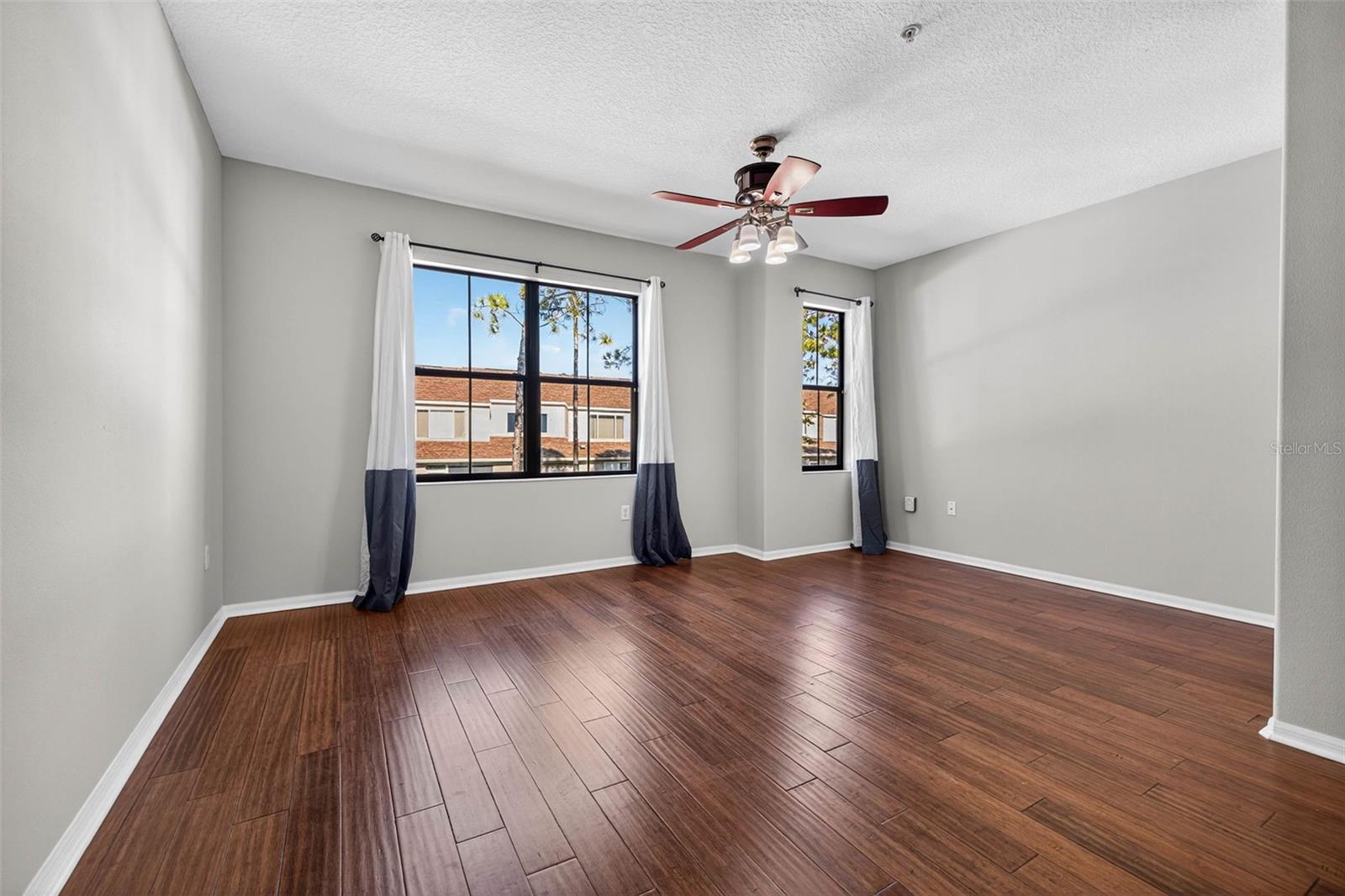 TOWNHOMES AT PELICAN POINTE - Residential