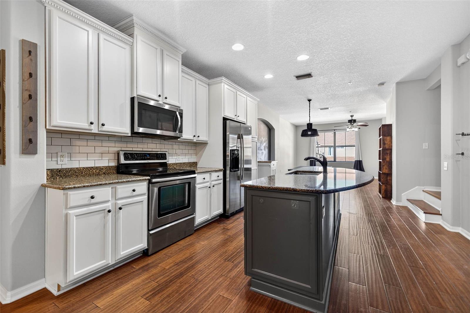TOWNHOMES AT PELICAN POINTE - Residential