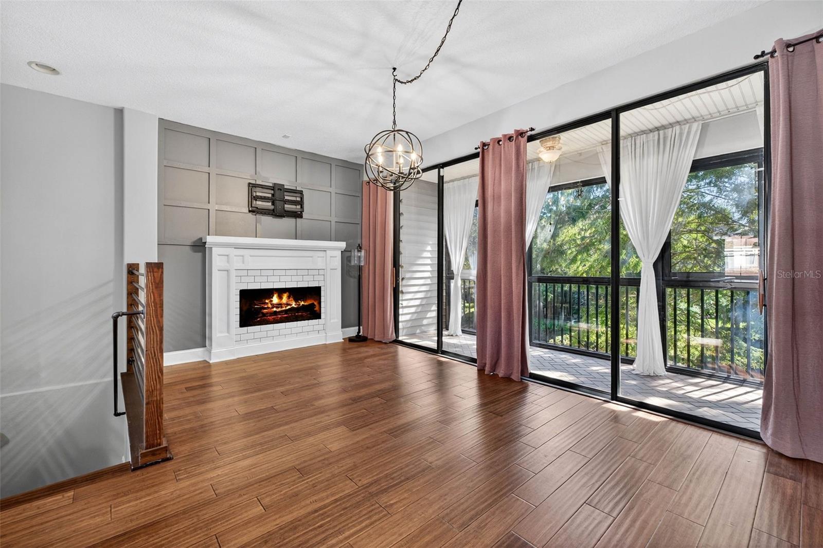TOWNHOMES AT PELICAN POINTE - Residential