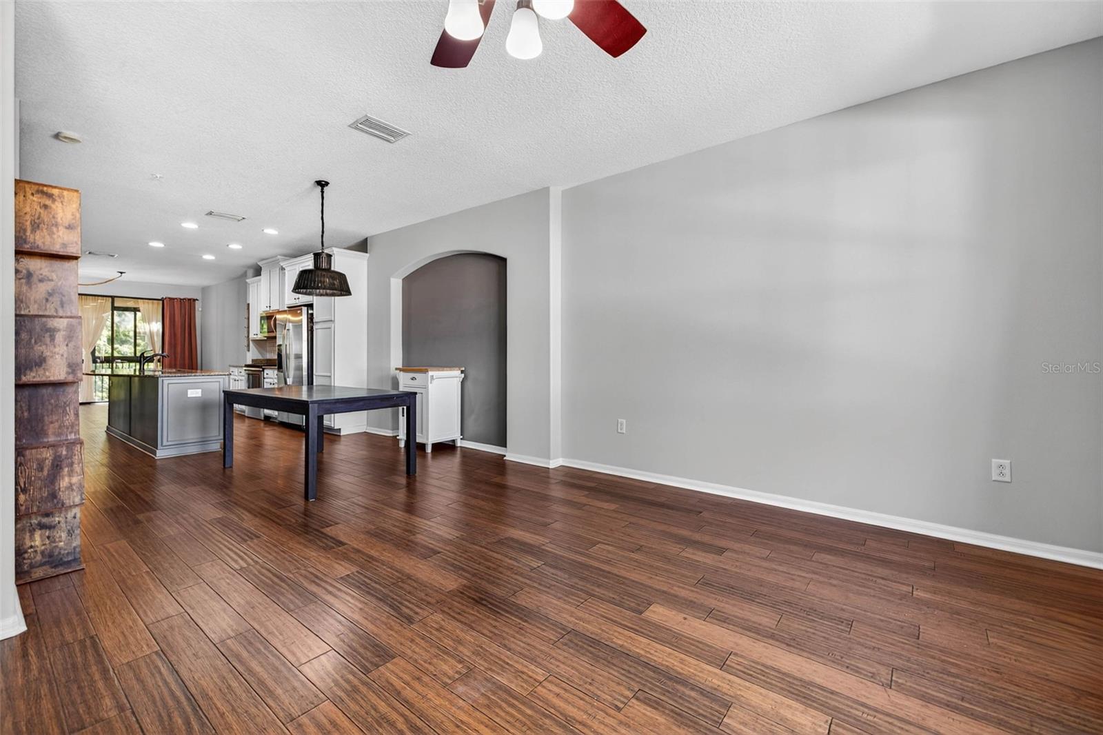 TOWNHOMES AT PELICAN POINTE - Residential