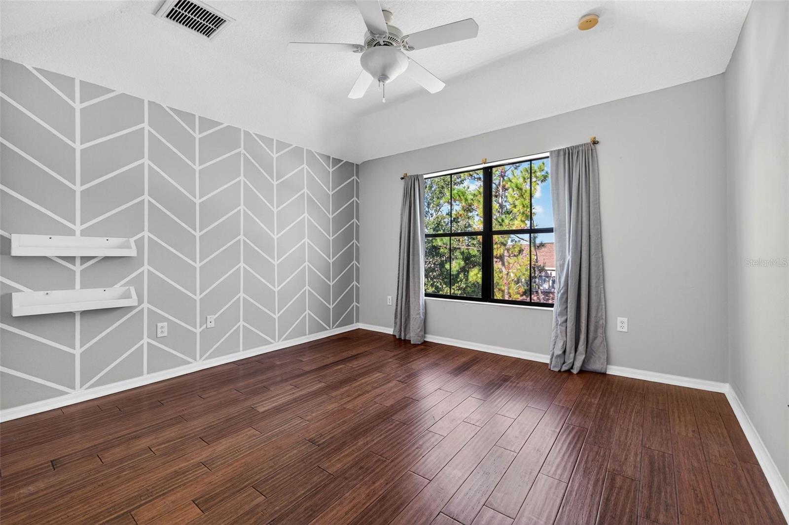 TOWNHOMES AT PELICAN POINTE - Residential