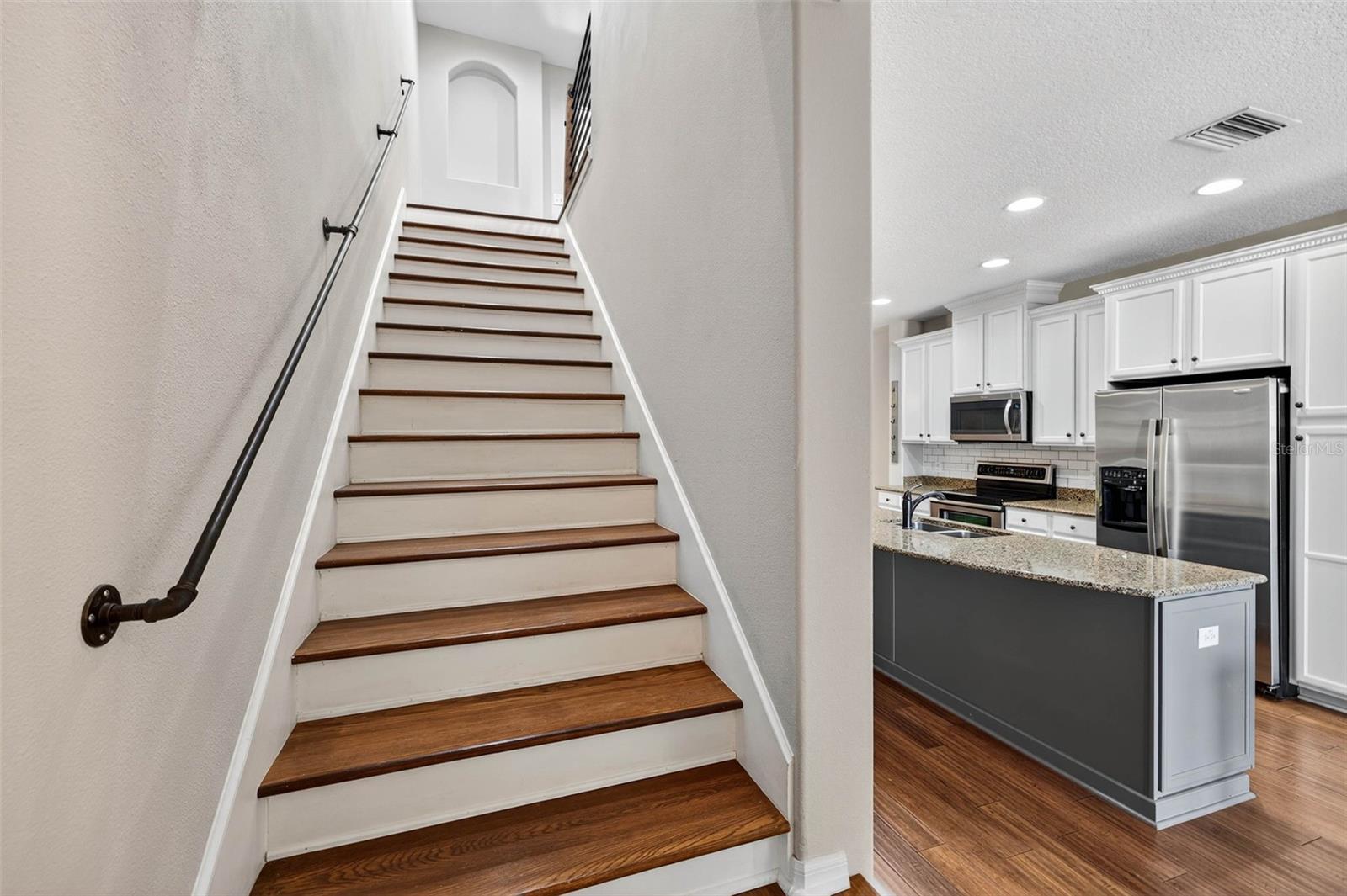 TOWNHOMES AT PELICAN POINTE - Residential