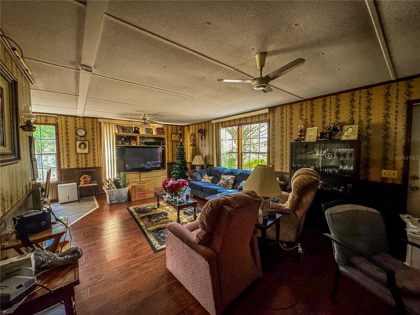 MELANIE HEIGHTS 12 13 - Residential