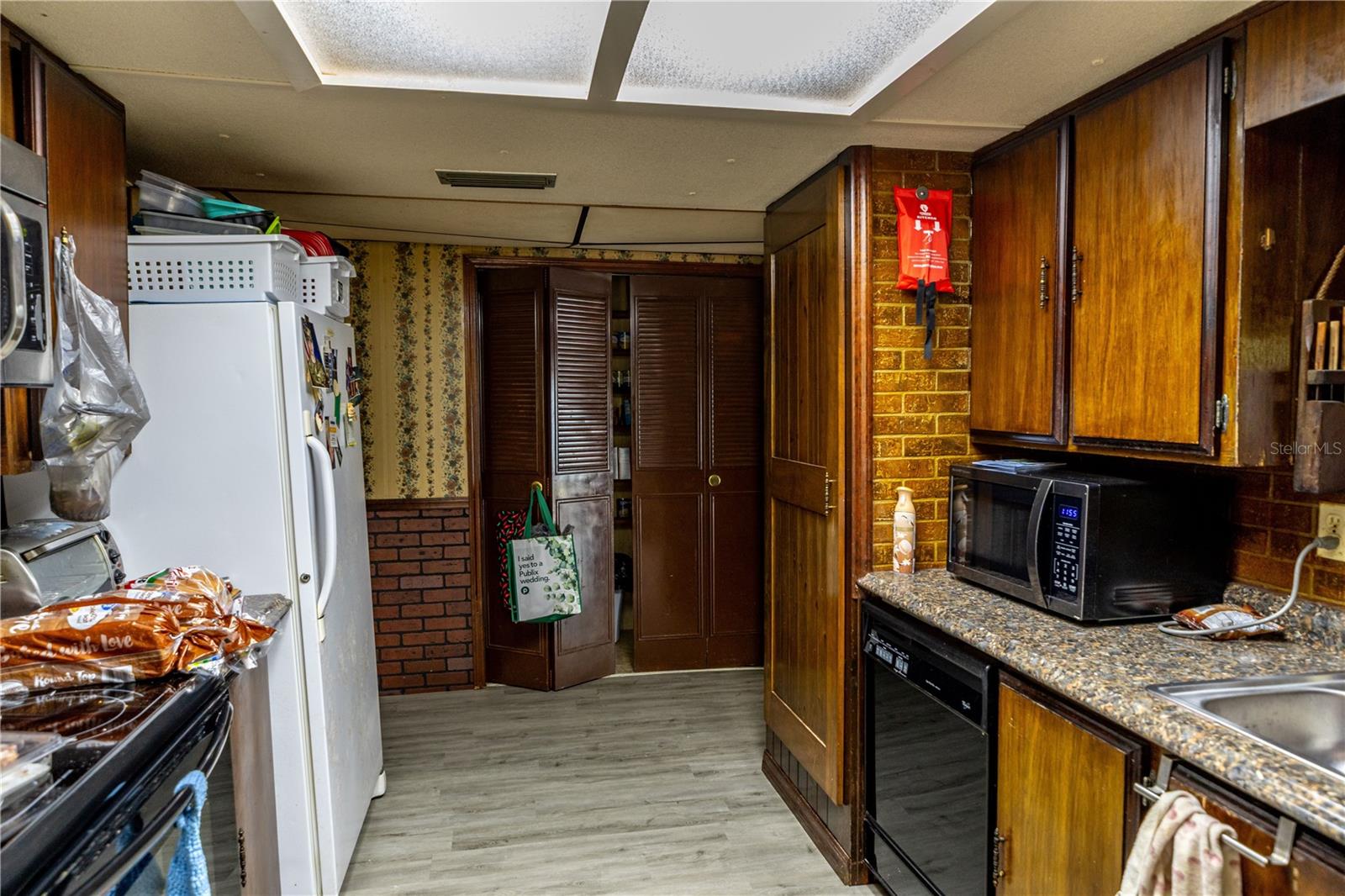 MELANIE HEIGHTS 12 13 - Residential