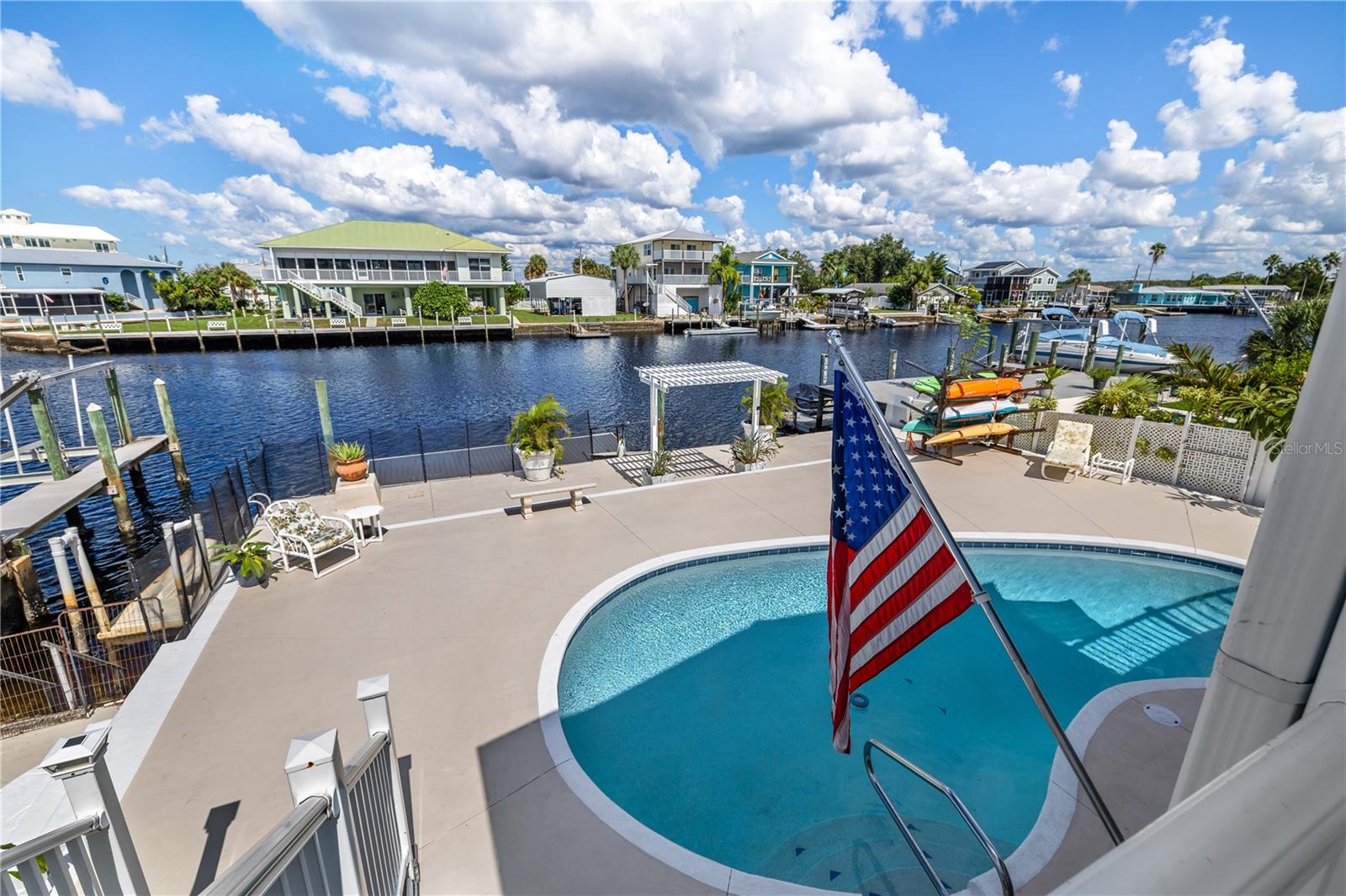 3337 MANGROVE DRIVE