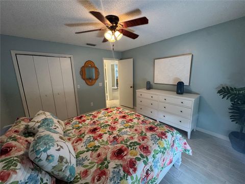 Tiny photo for 314 Juarez Way, Lady Lake, FL 32159 (MLS # G5112190)