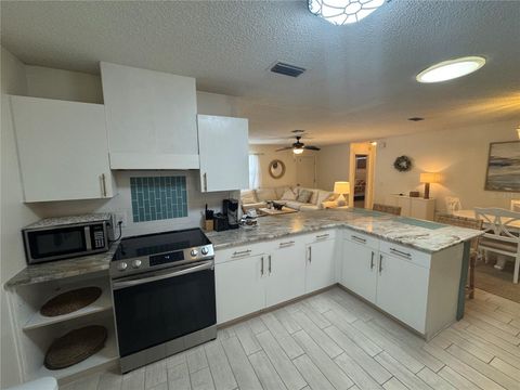Tiny photo for 314 Juarez Way, Lady Lake, FL 32159 (MLS # G5112190)