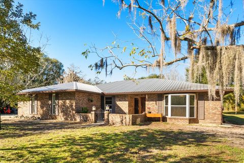 Photo of 2002 Pine Court, Deland, FL 32720 (MLS # O6377364)