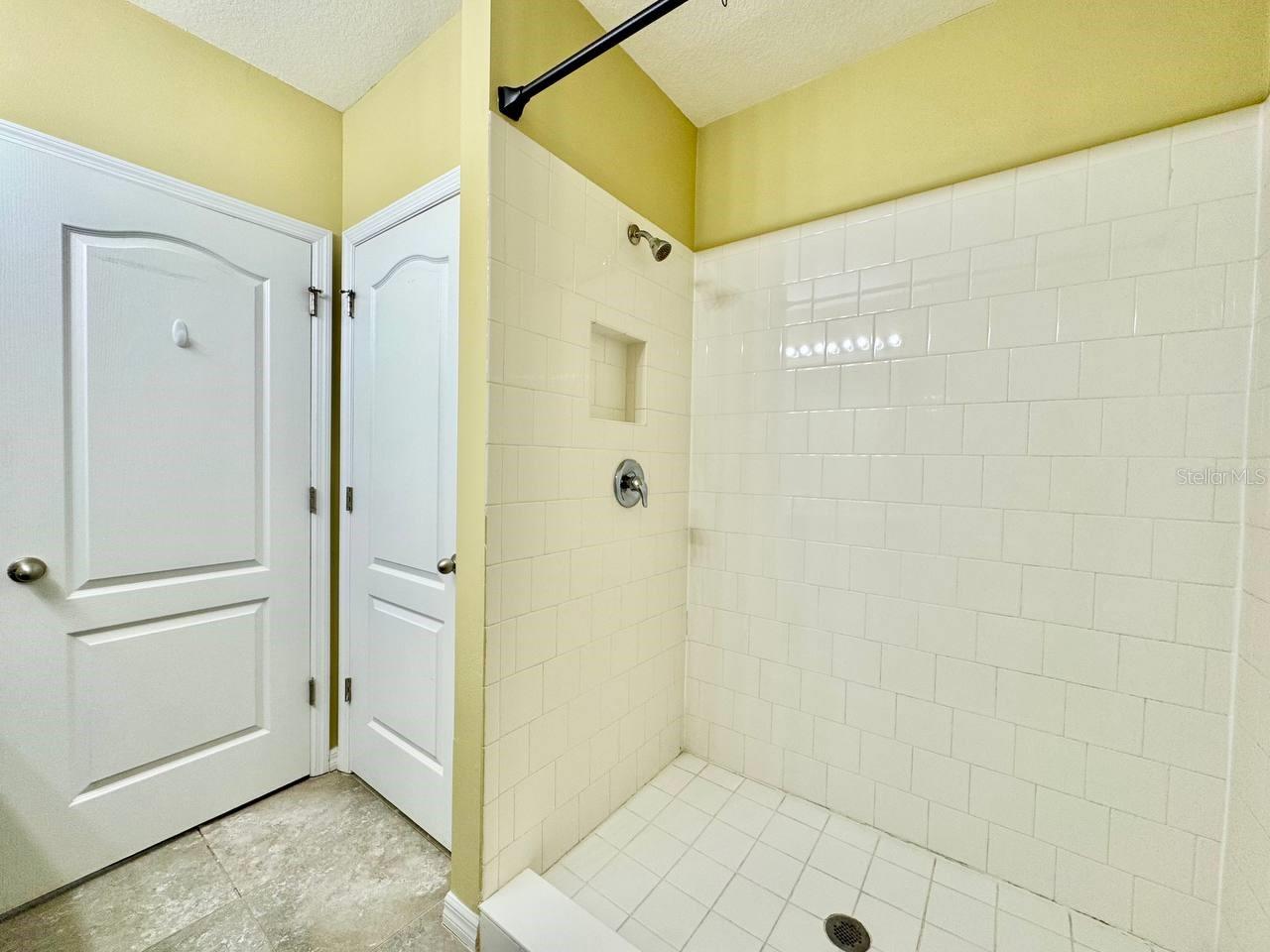 HIDDEN RIVER TWNHMS PH 2 - Residential Lease