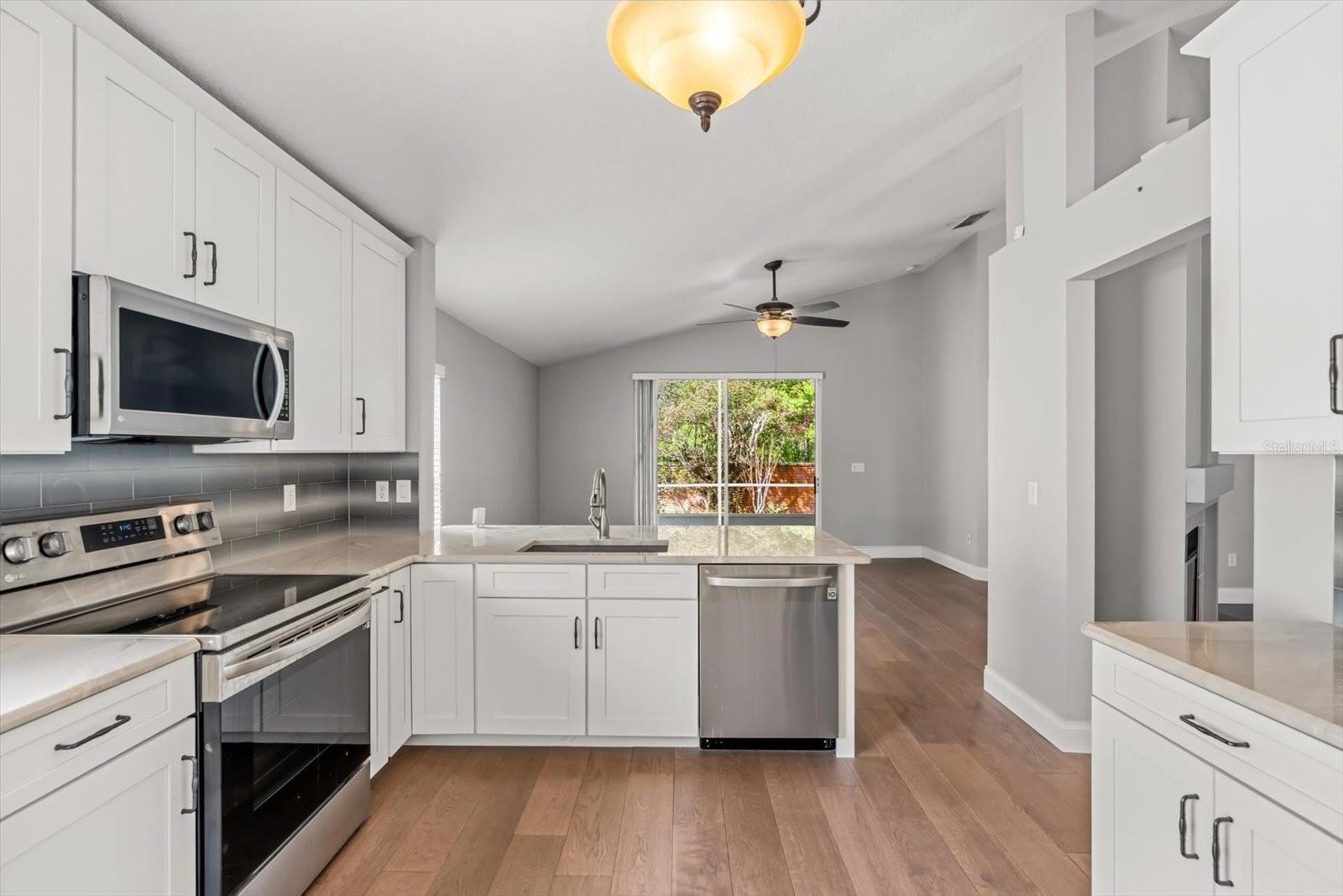 CEDAR GLEN OF ALOMA WOODS - Residential