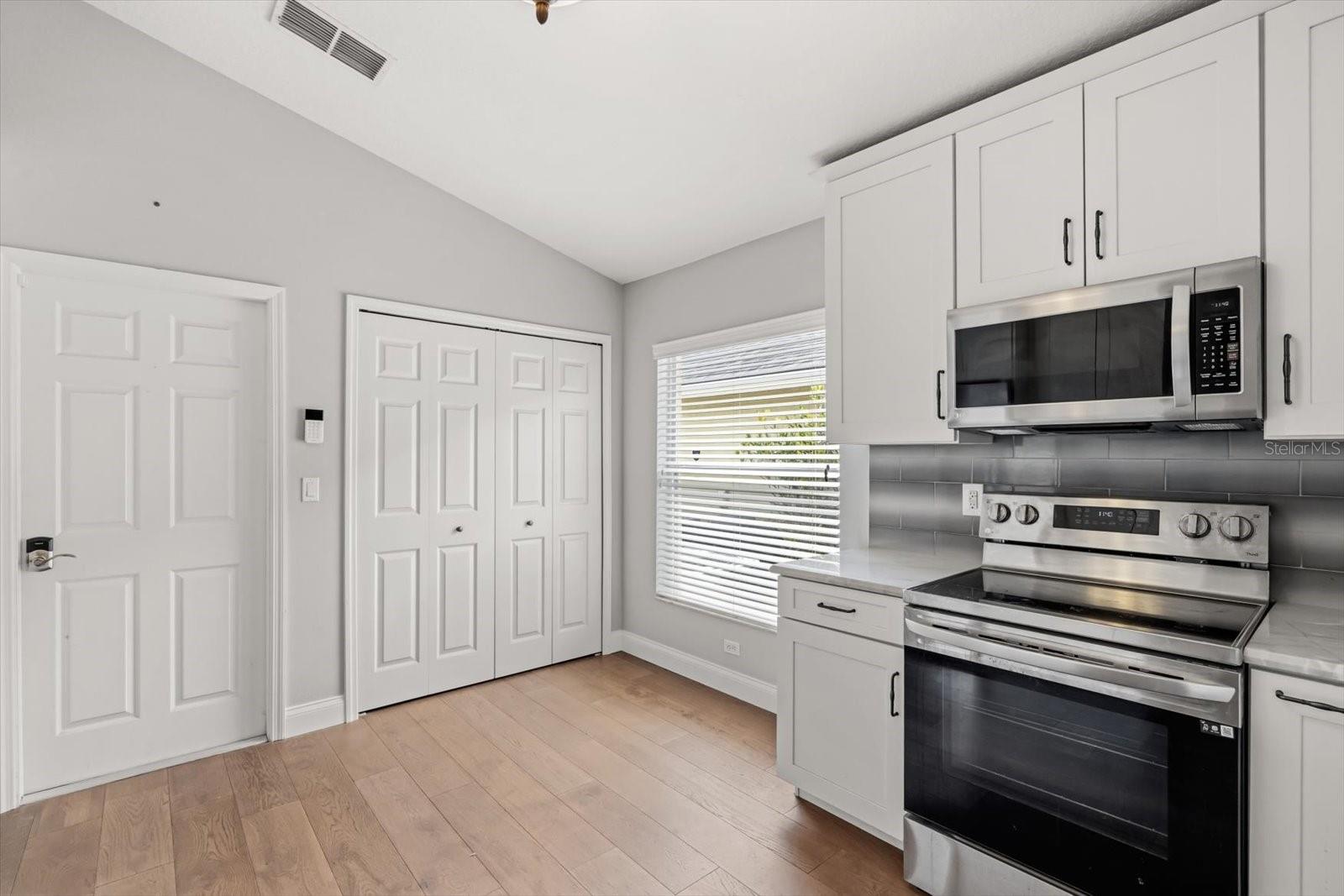 CEDAR GLEN OF ALOMA WOODS - Residential