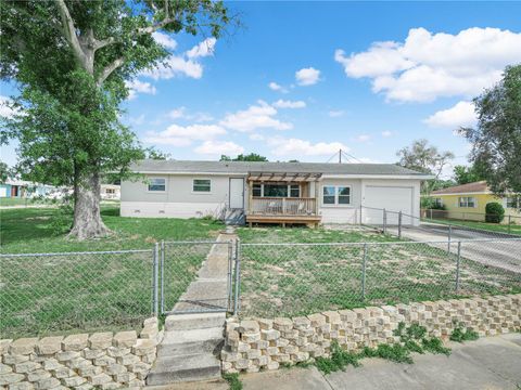 Photo of 231 Ridge Manor Drive, Lake Wales, FL 33853 (MLS # K4903520)