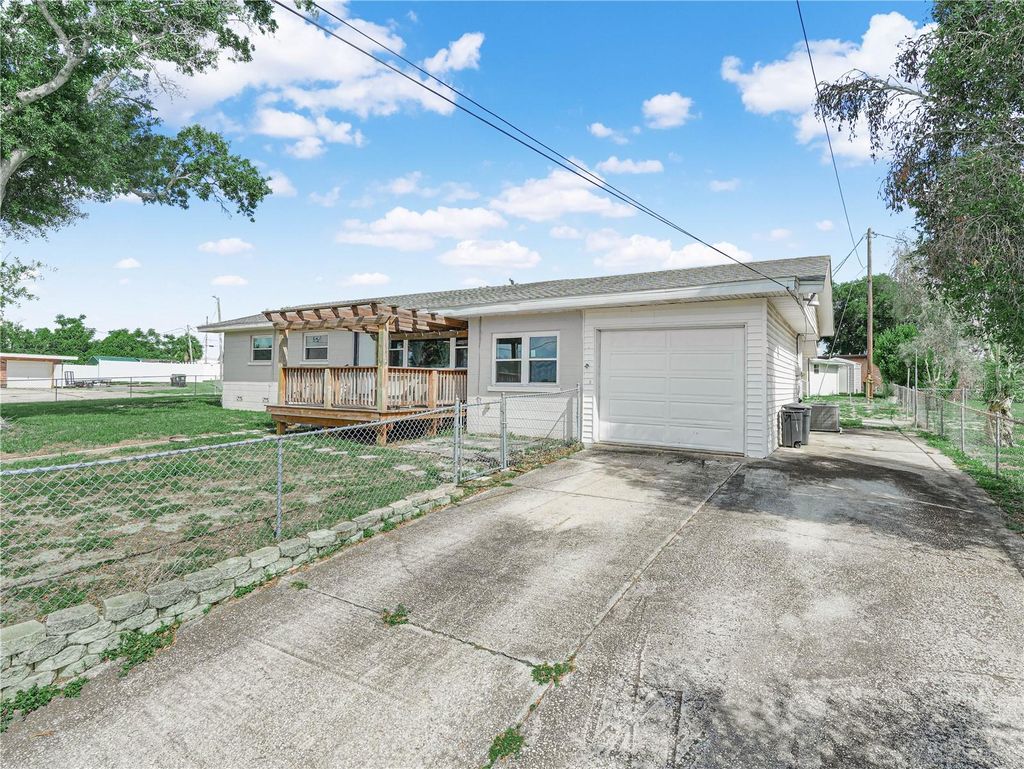 Photo of 231 Ridge Manor Drive, Lake Wales, FL 33853 (MLS # K4903520)
