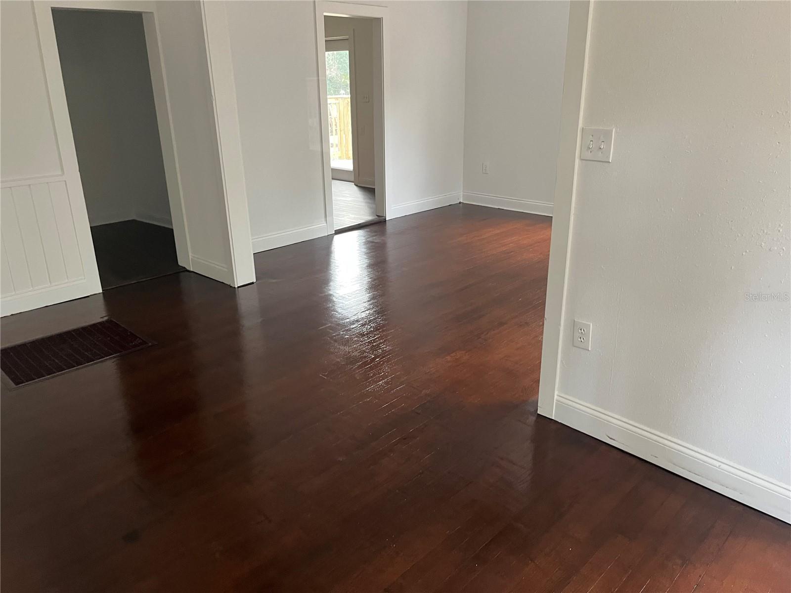 DELAND E 160 FT BLK 142 - Residential