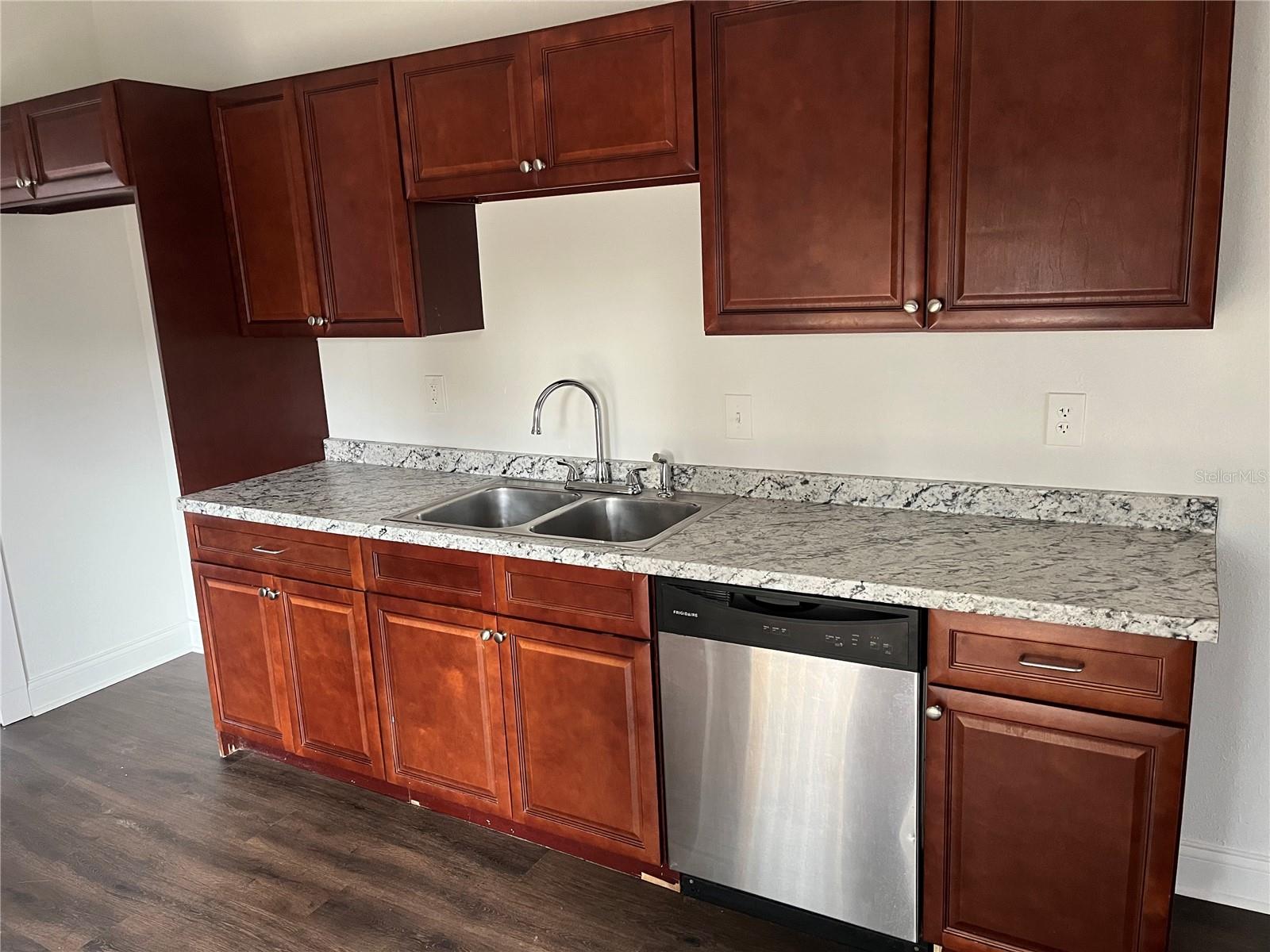 DELAND E 160 FT BLK 142 - Residential