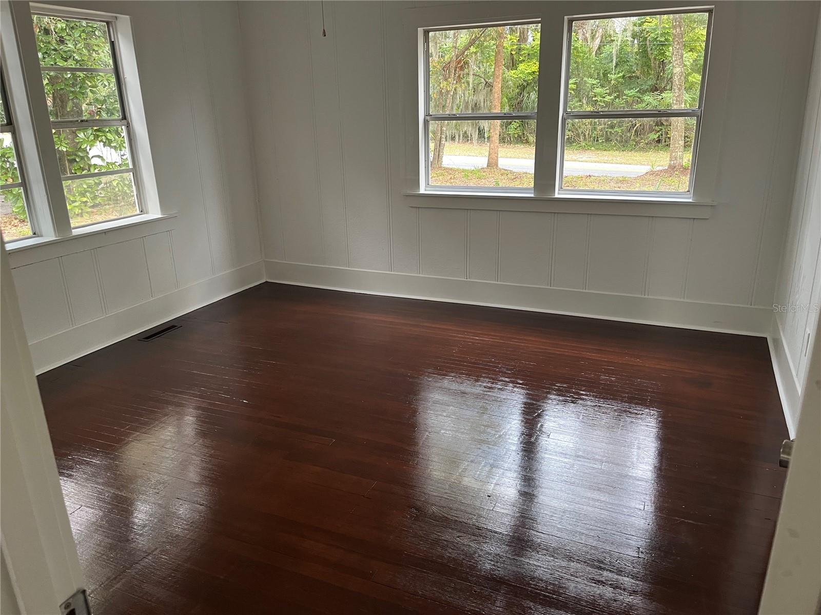 DELAND E 160 FT BLK 142 - Residential