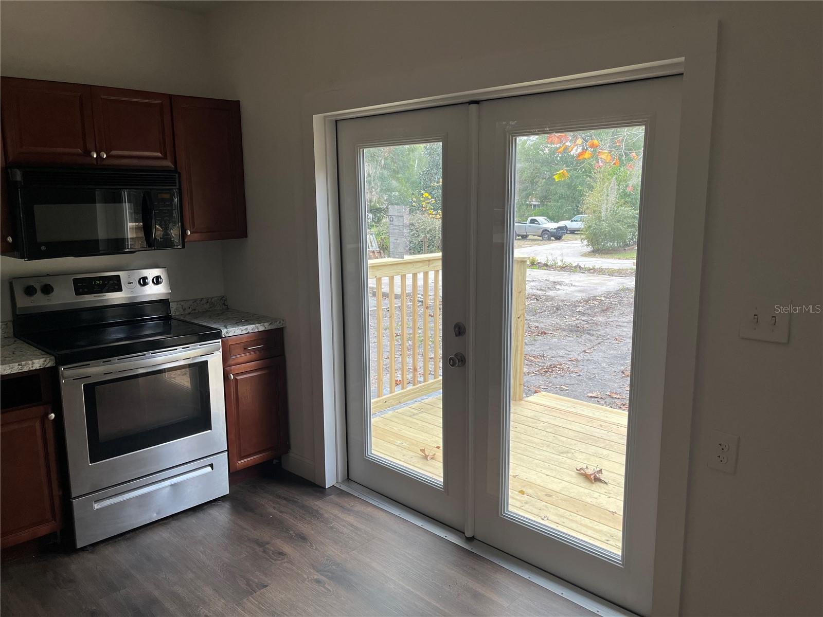 DELAND E 160 FT BLK 142 - Residential