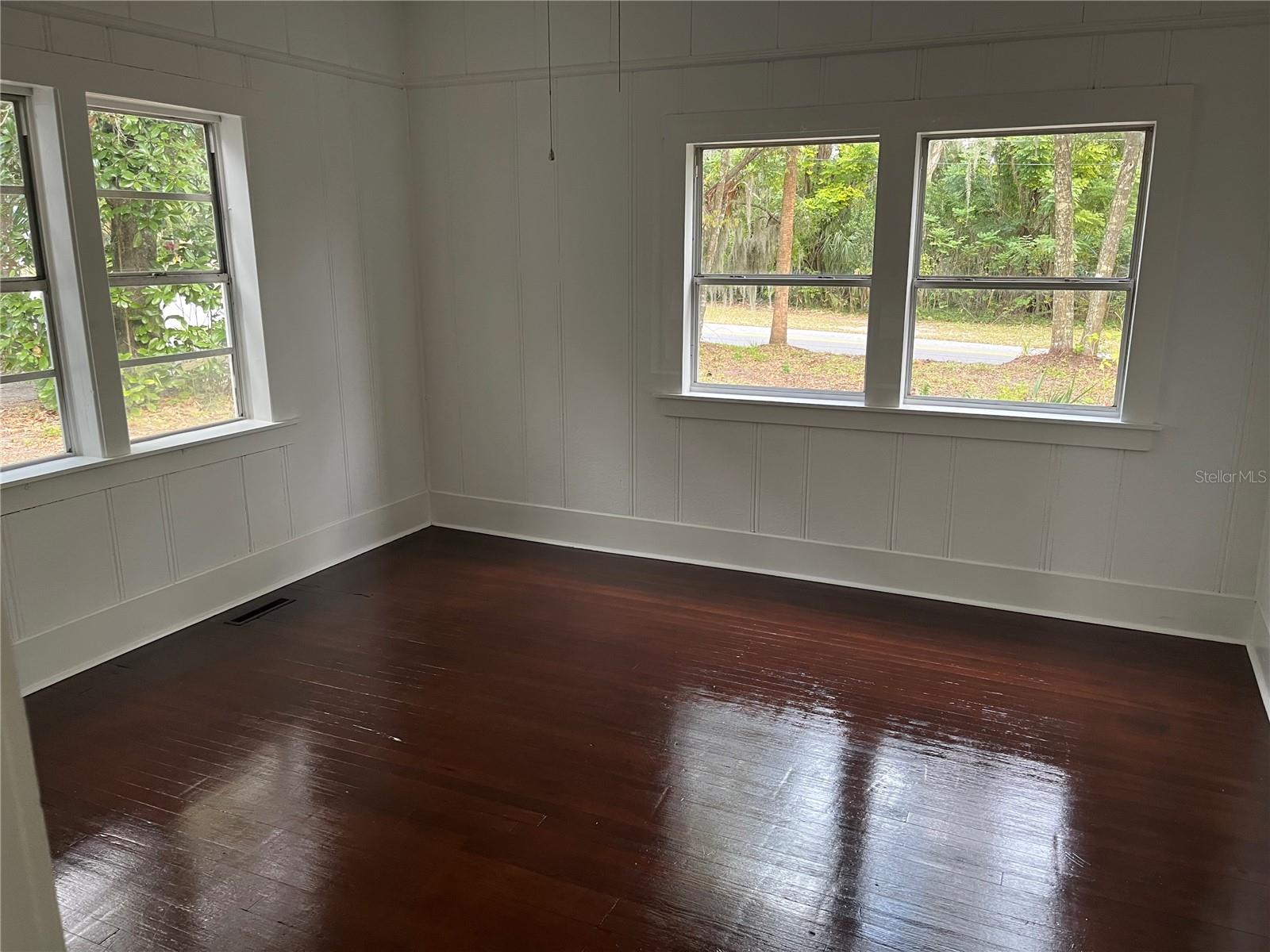 DELAND E 160 FT BLK 142 - Residential