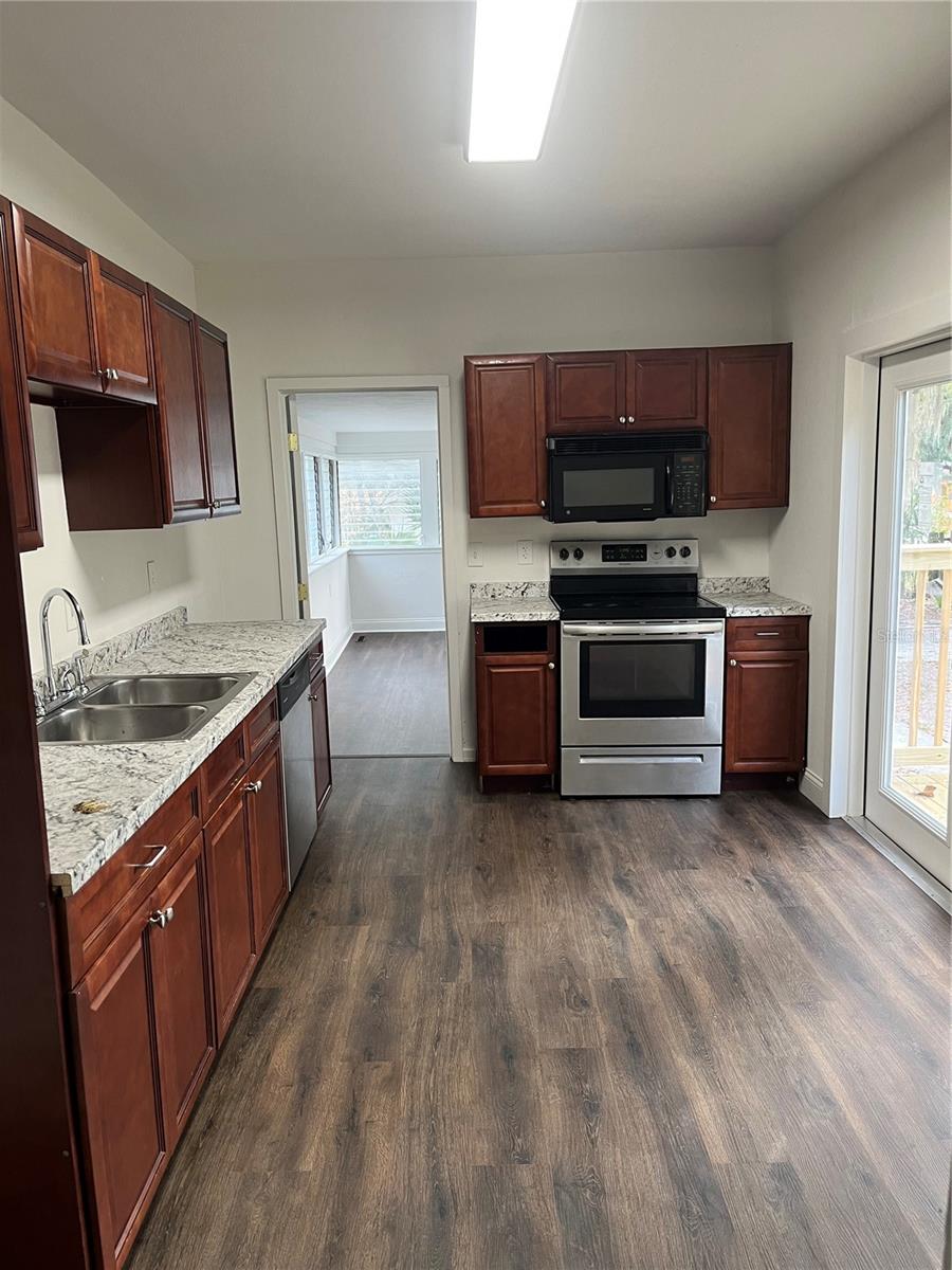 DELAND E 160 FT BLK 142 - Residential