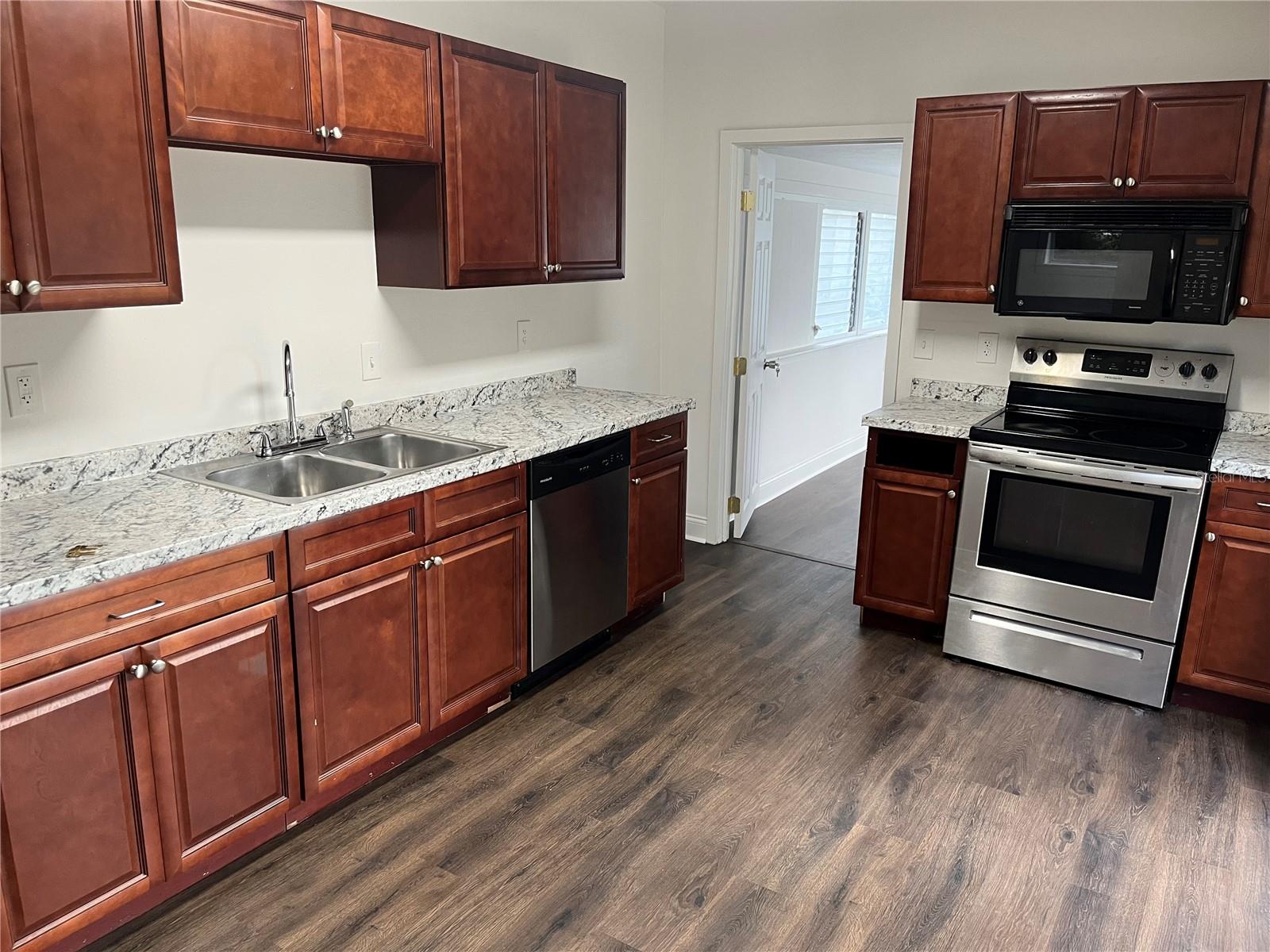 DELAND E 160 FT BLK 142 - Residential