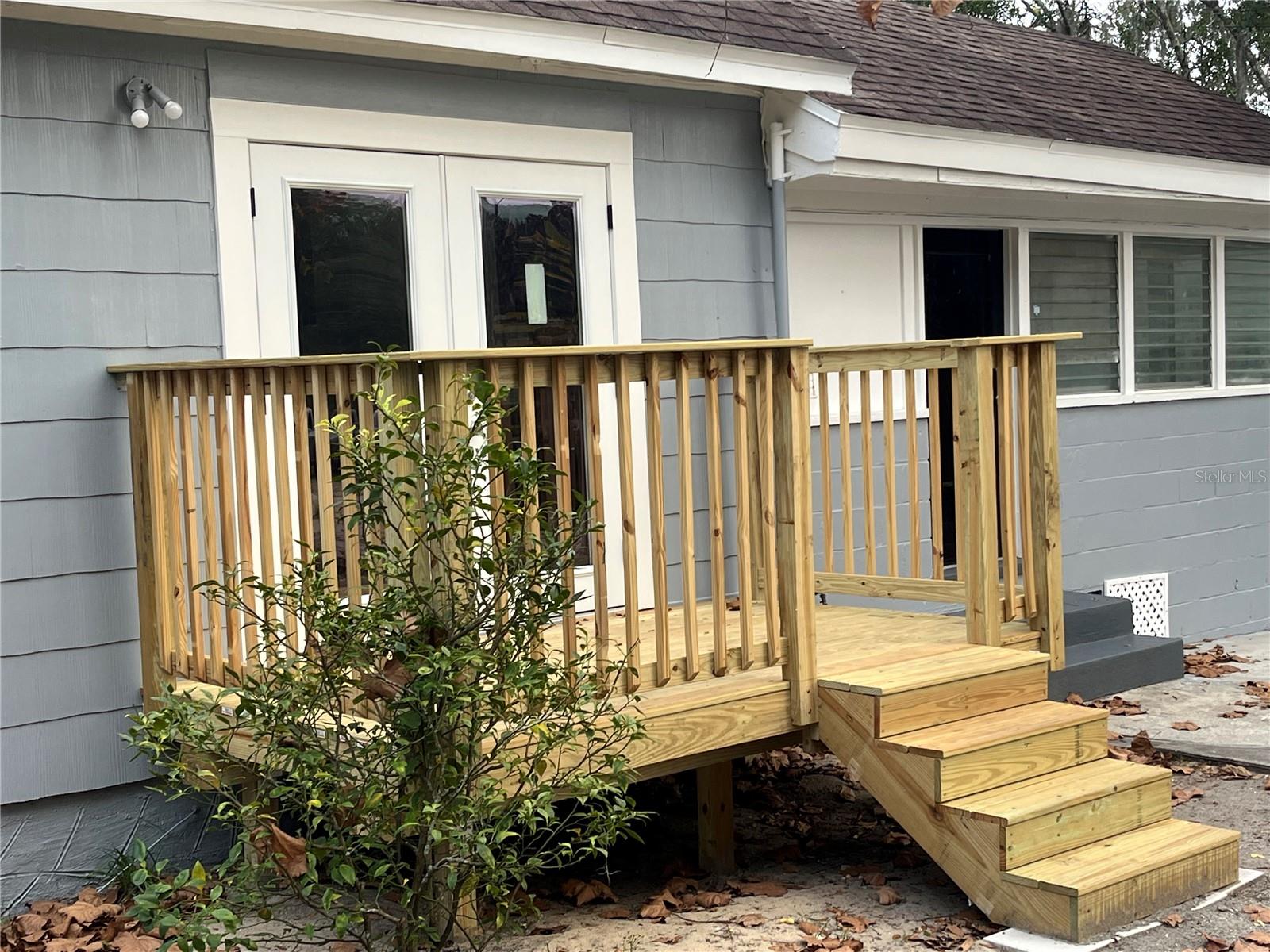 DELAND E 160 FT BLK 142 - Residential