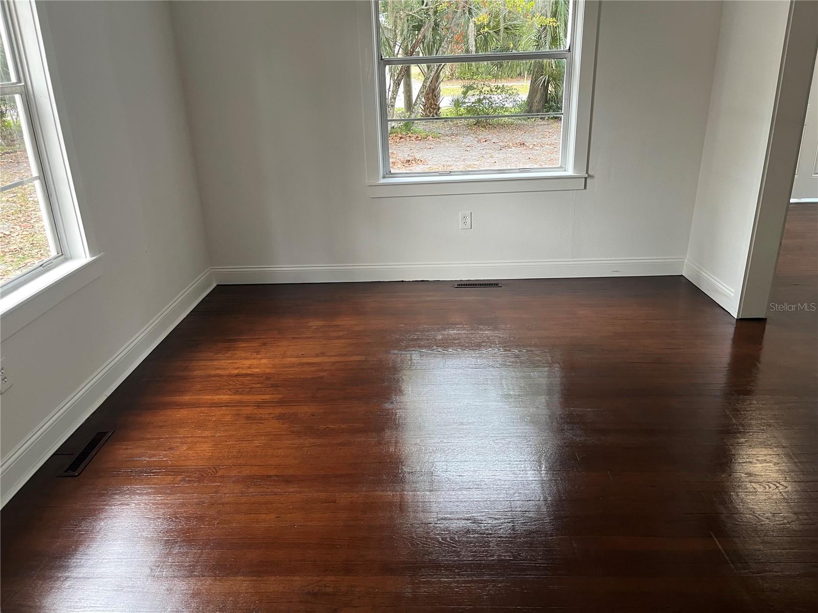 DELAND E 160 FT BLK 142 - Residential