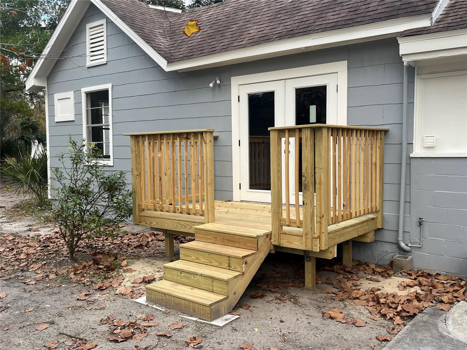 DELAND E 160 FT BLK 142 - Residential